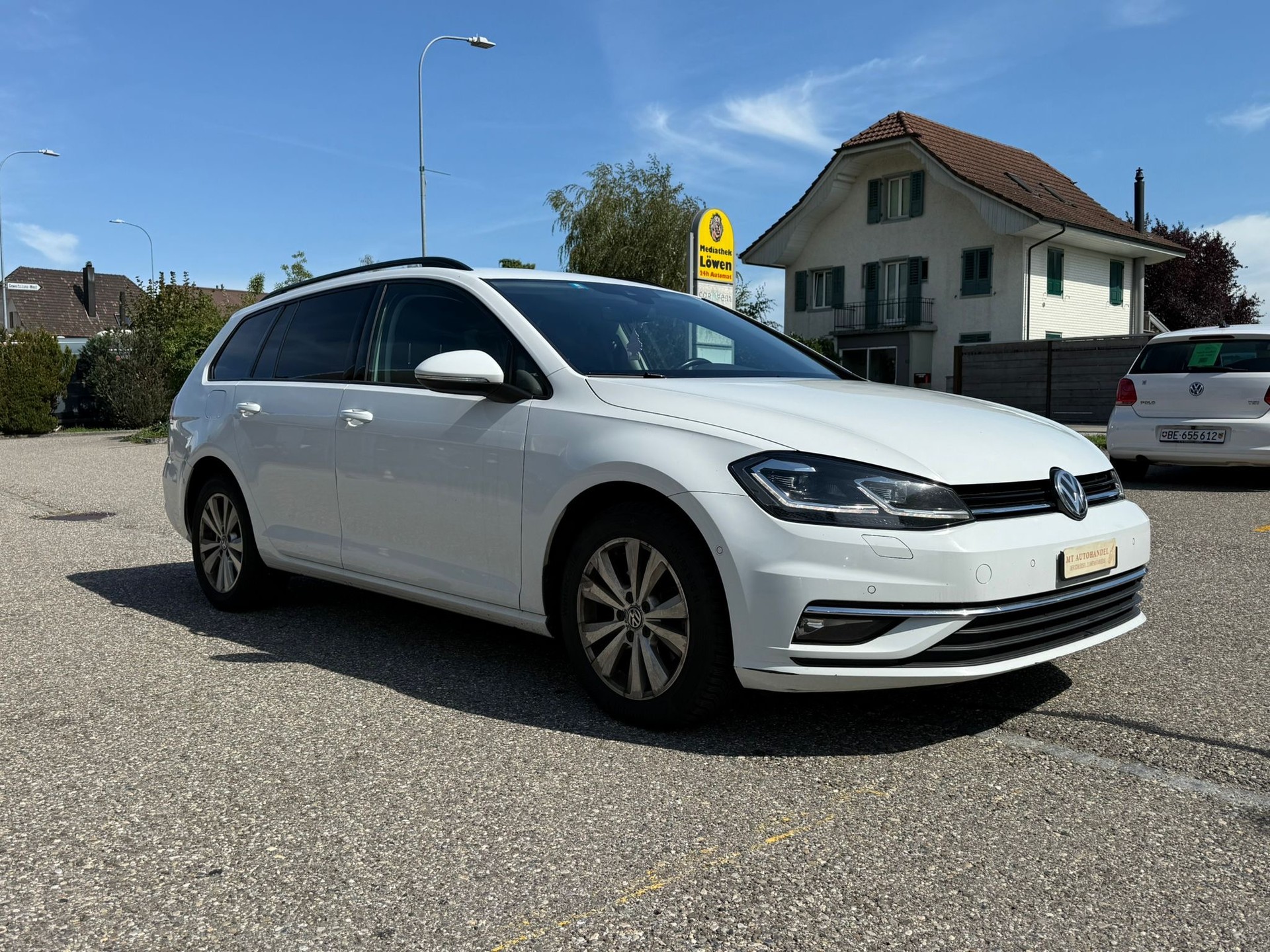 VW Golf Variant 2.0 TDI Comfortline DSG-image-5