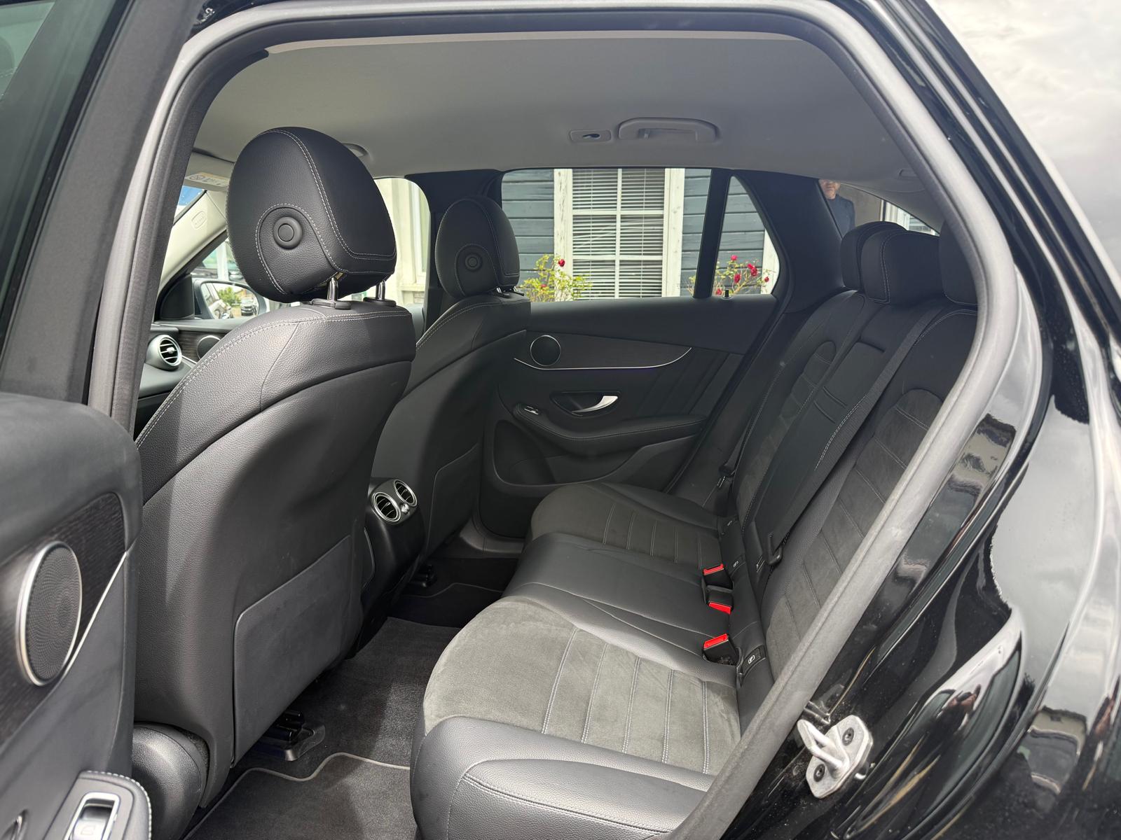 MERCEDES-BENZ GLC 220 d AMG Line 4m-image-9