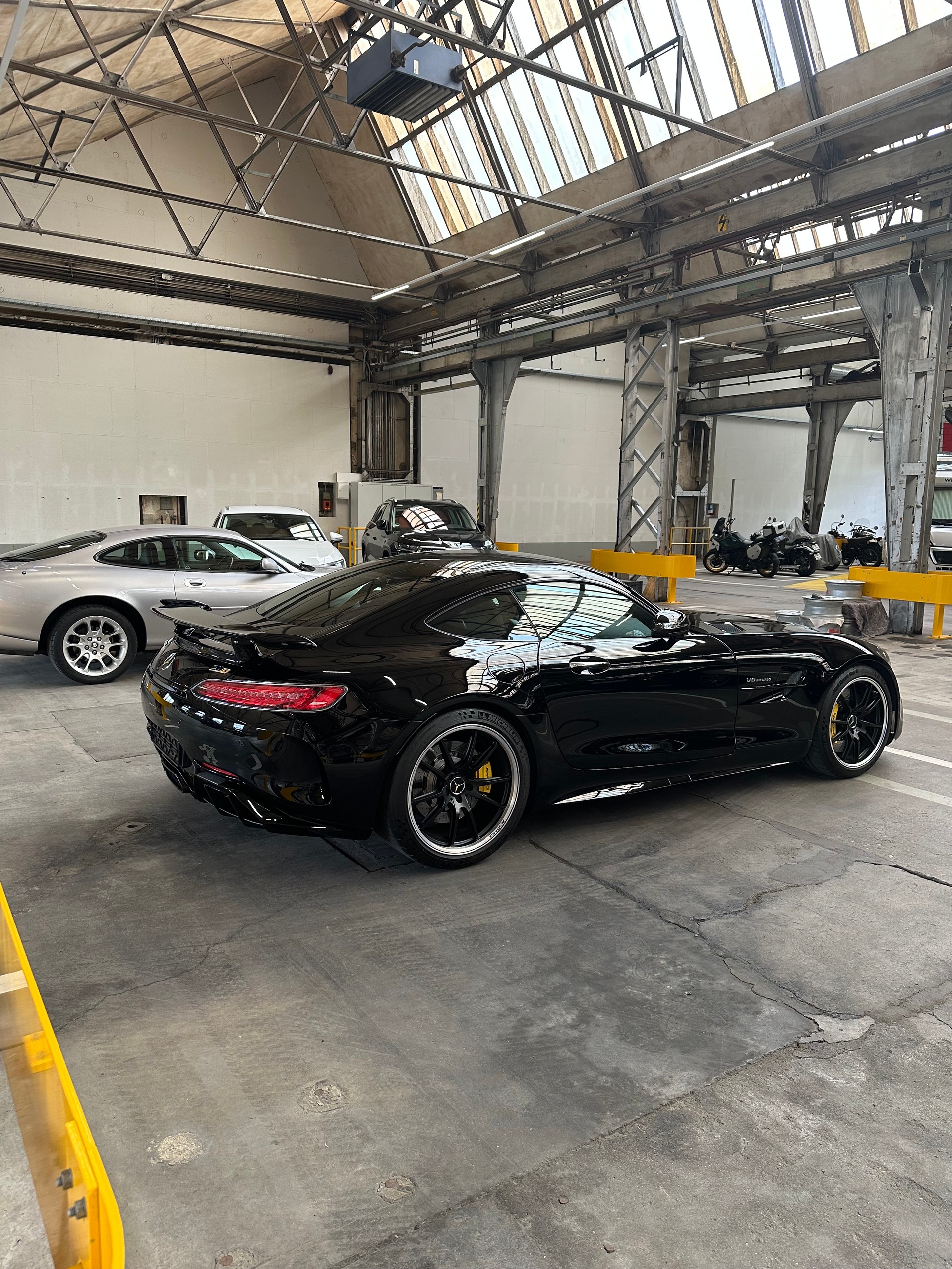 MERCEDES-BENZ AMG GT R-image-2