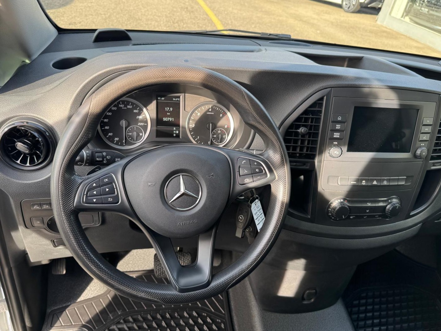 MERCEDES-BENZ Vito 114 CDI Base Extra-Long 9G 4WD-image-2