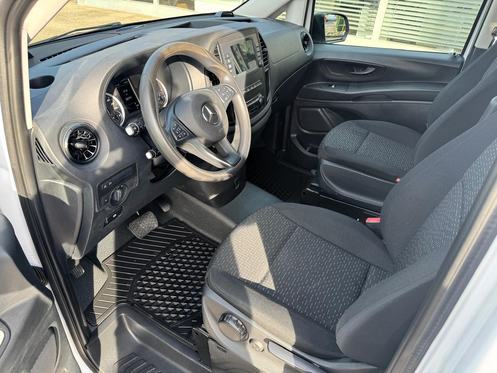 MERCEDES-BENZ Vito 114 CDI Base Extra-Long 9G 4WD-image-1