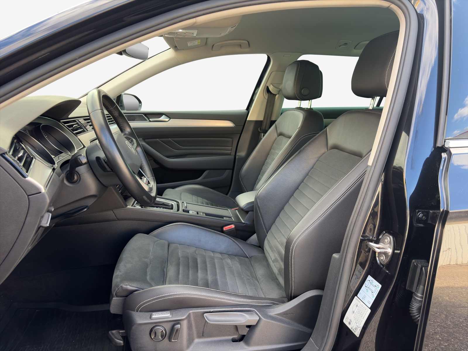 VW Passat 2.0 TDI BMT Elegance 4Motion DSG-image-7
