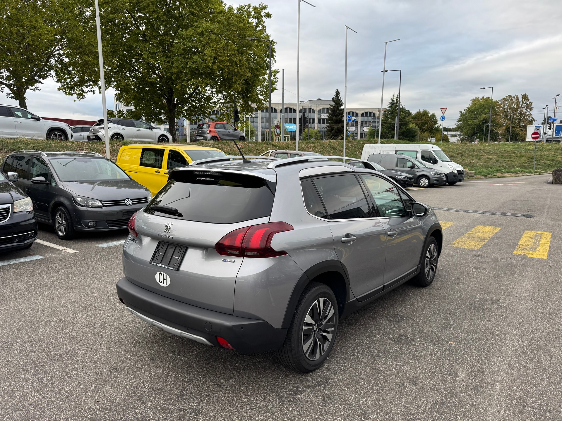 PEUGEOT 2008 1.2 PureTech Active EAT6-image-6