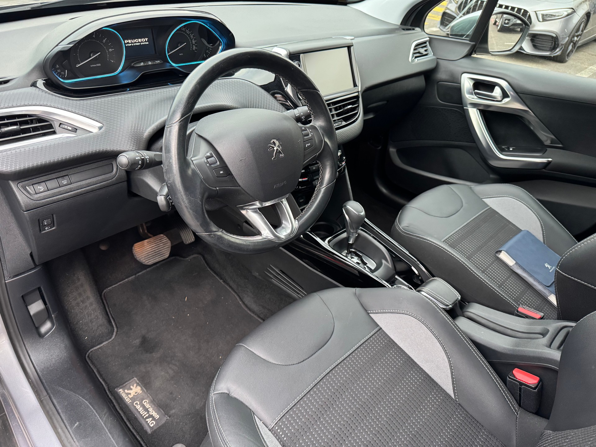 PEUGEOT 2008 1.2 PureTech Active EAT6-image-14