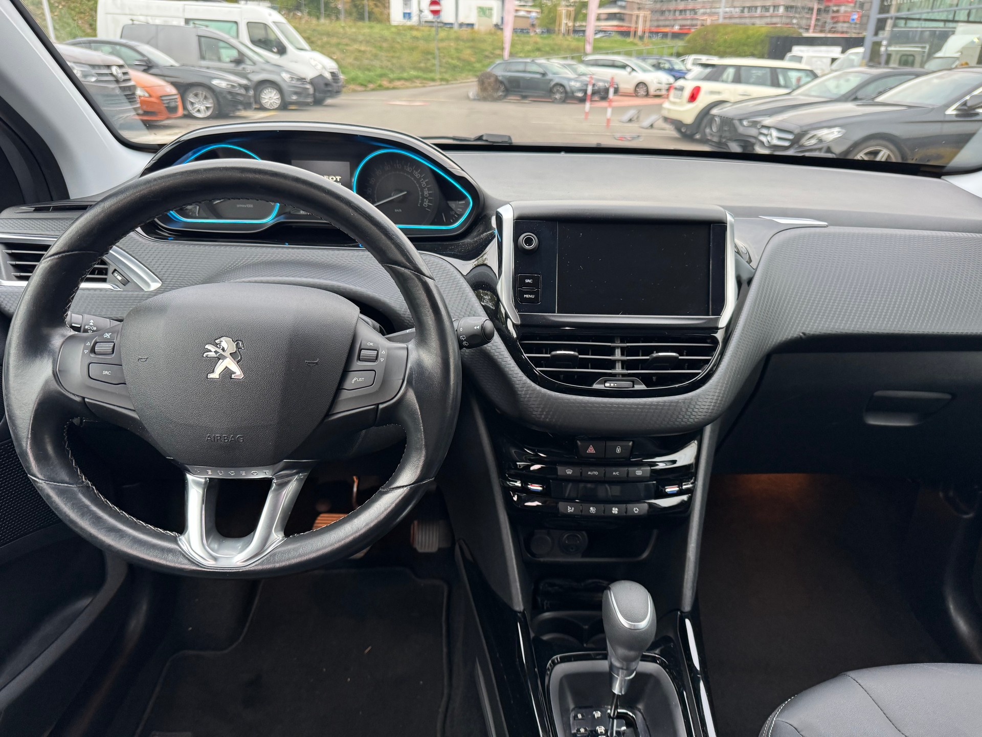 PEUGEOT 2008 1.2 PureTech Active EAT6-image-17