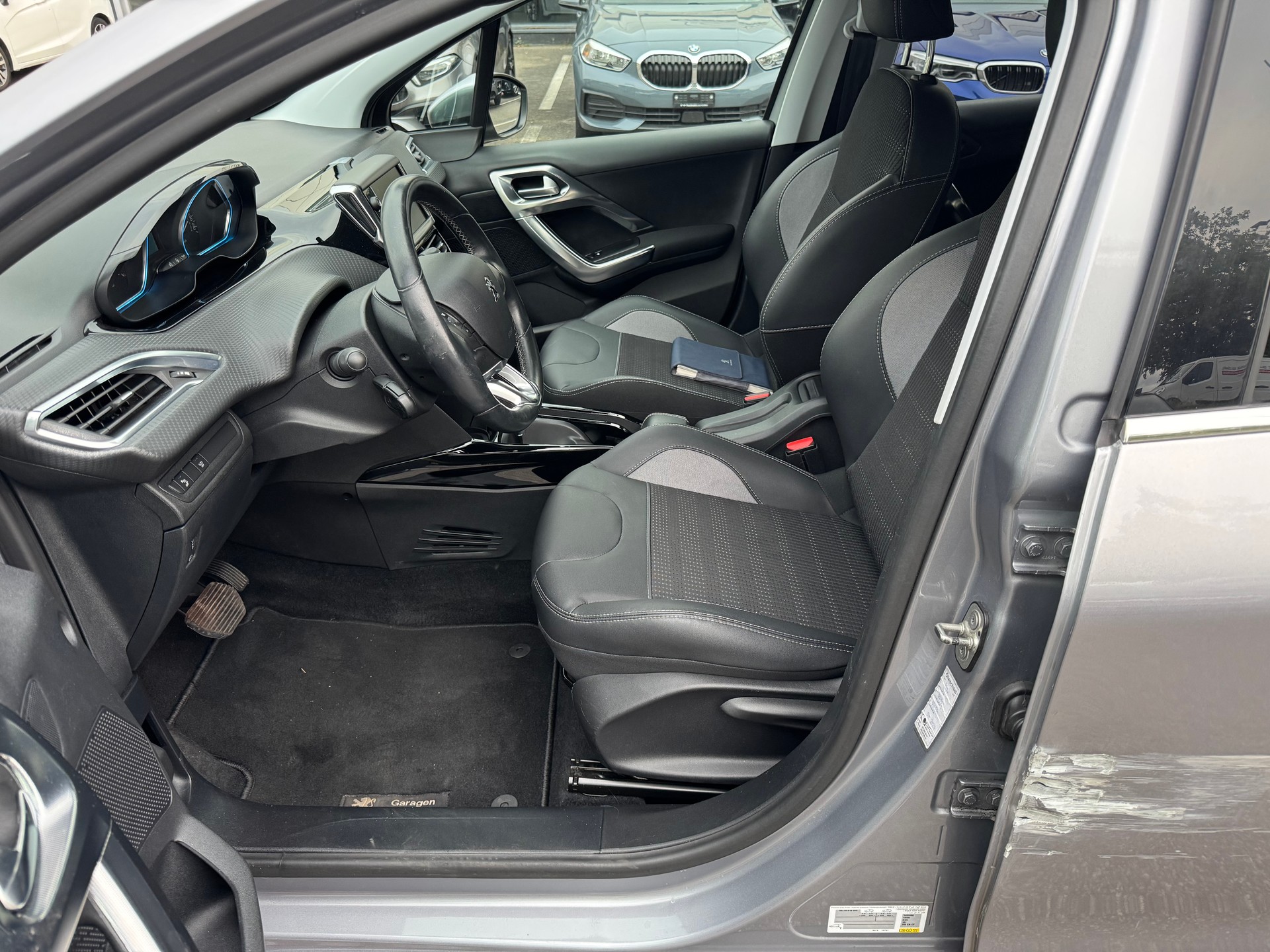 PEUGEOT 2008 1.2 PureTech Active EAT6-image-13