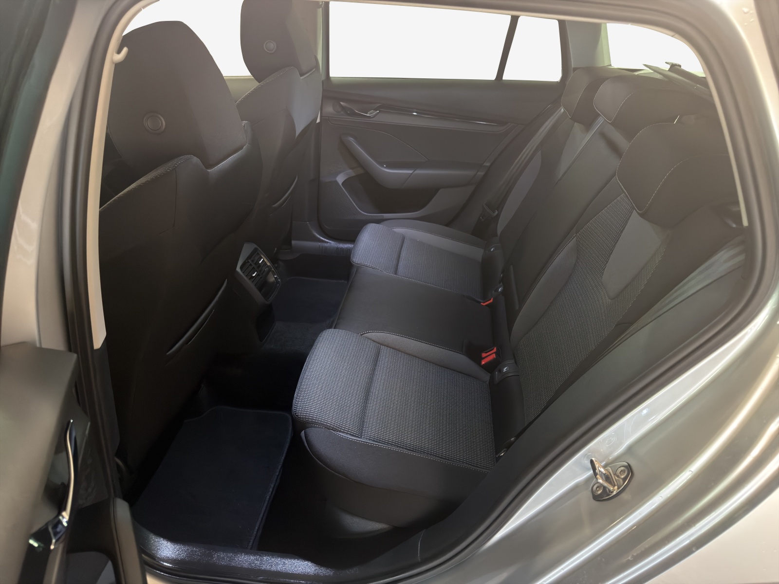 SKODA Octavia Combi 1.0 TSI mHEV DSG Ambition-image-11