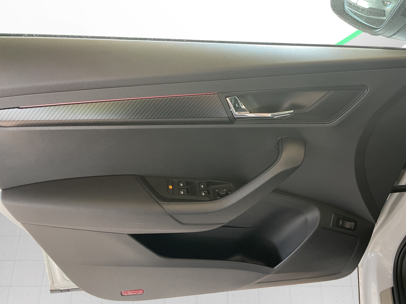 SKODA Karoq 2.0 TSI SportLine 4x4 DSG-image-5