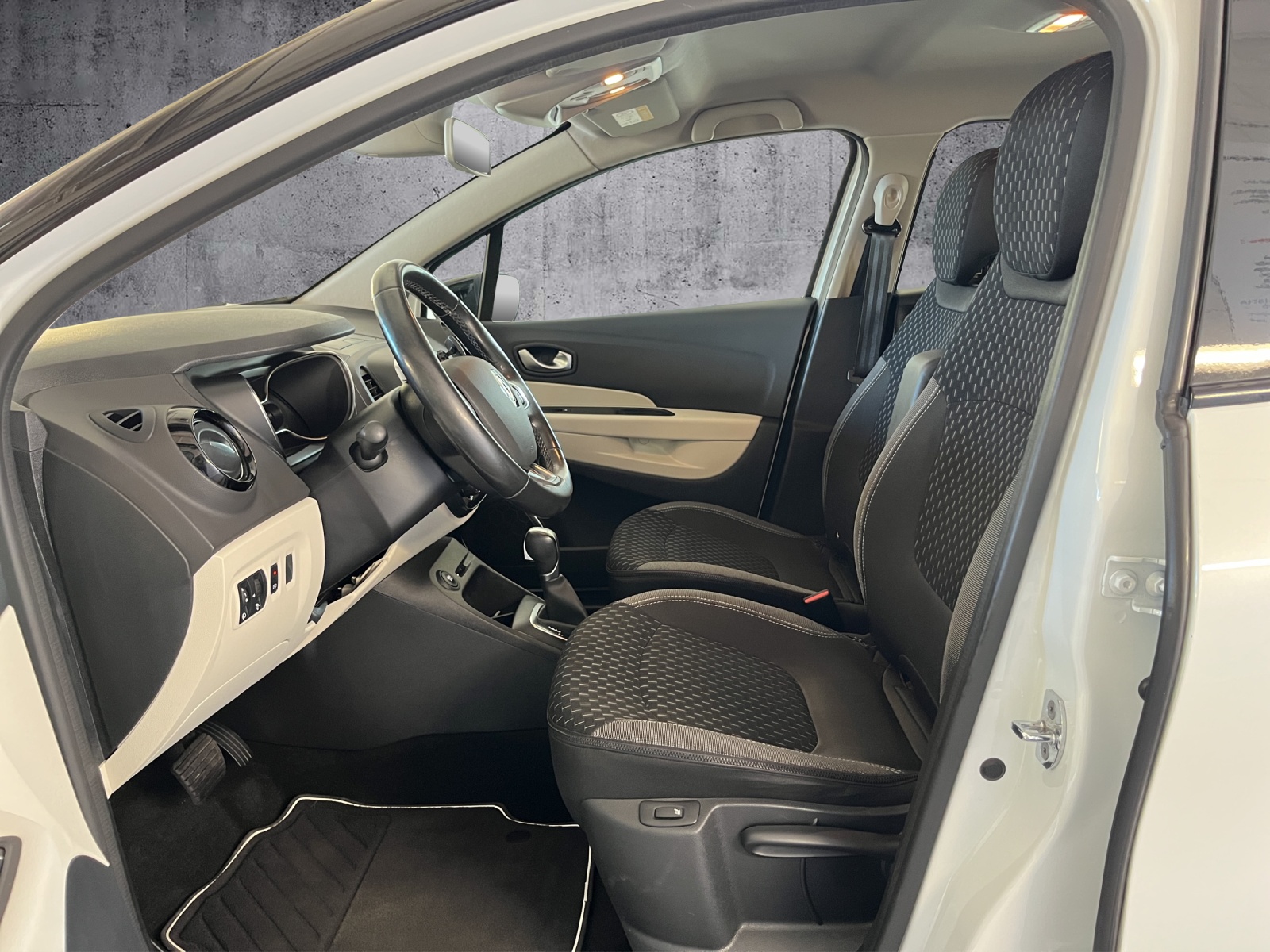 RENAULT Captur 1.3 TCe S-Edition EDC S/S-image-8