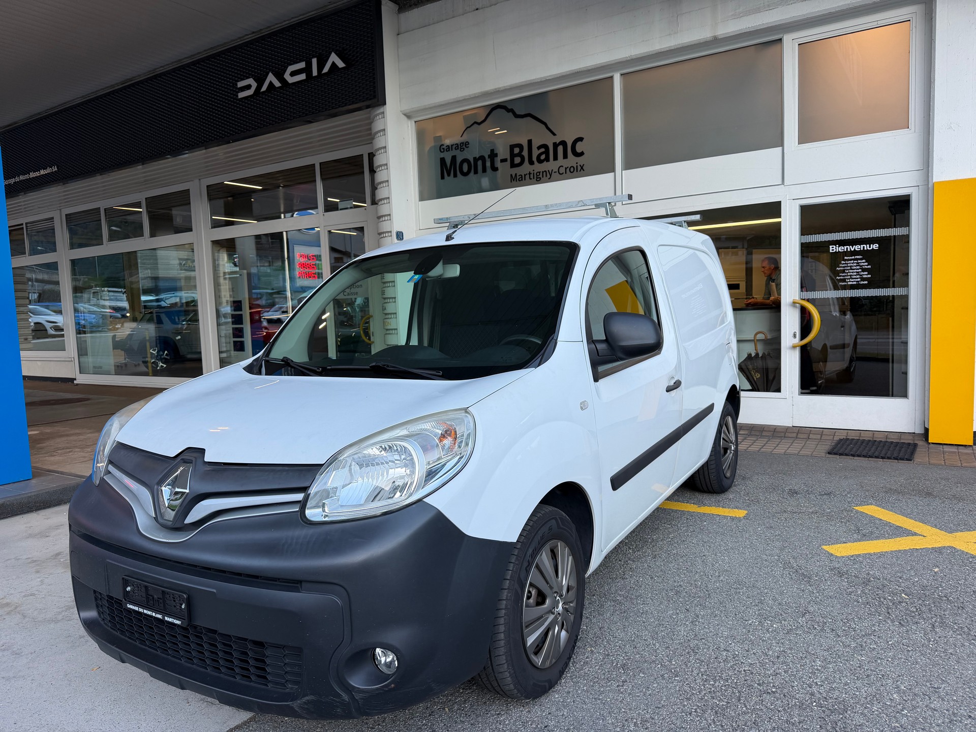 RENAULT Kangoo Medium TCe 115 ENERGY Access-image-0