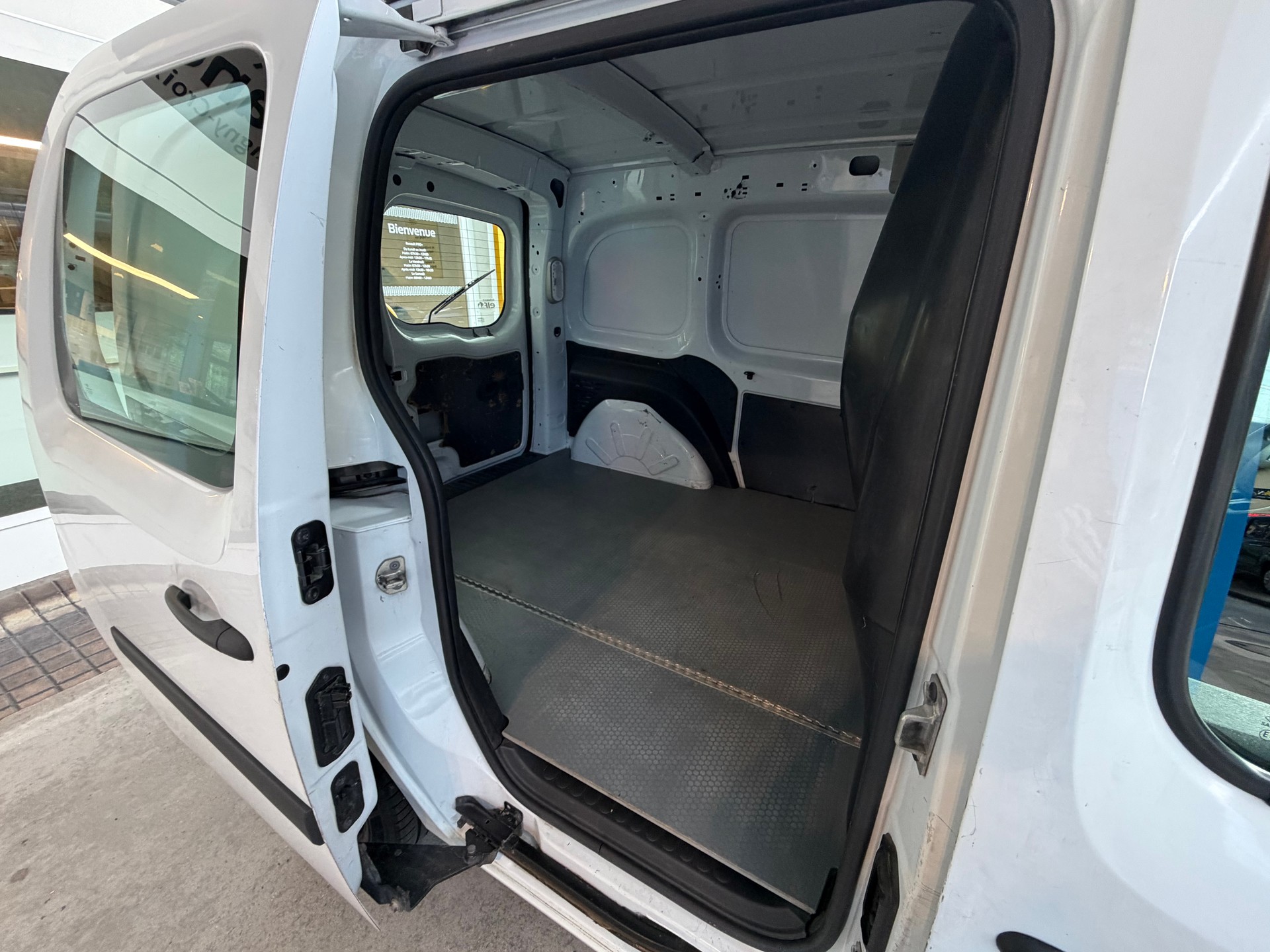 RENAULT Kangoo Medium TCe 115 ENERGY Access-image-9