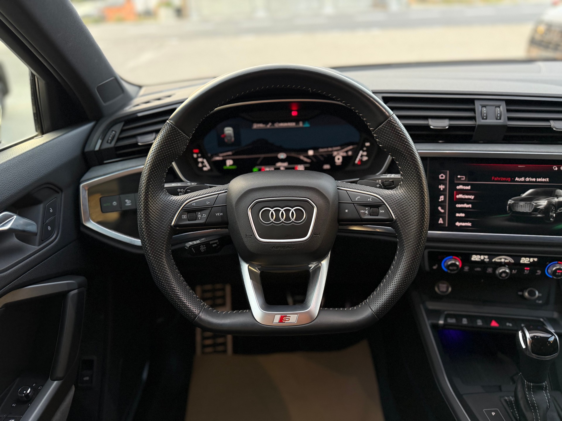 AUDI Q3 Sportback 45 TFSI S line quattro S-tronic-image-17
