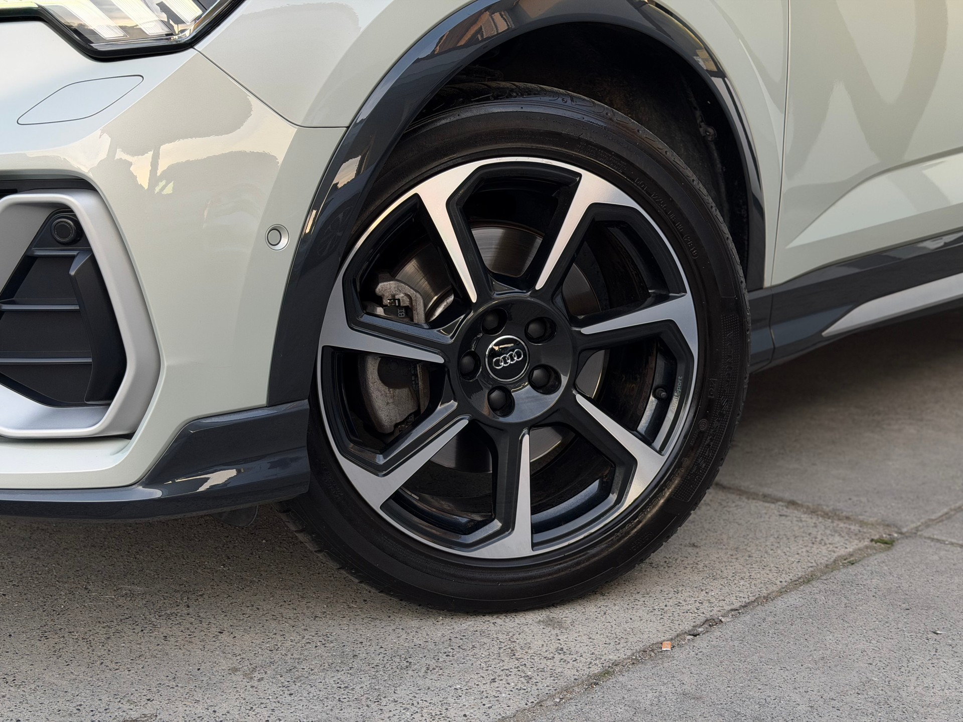 AUDI Q3 Sportback 45 TFSI S line quattro S-tronic-image-10