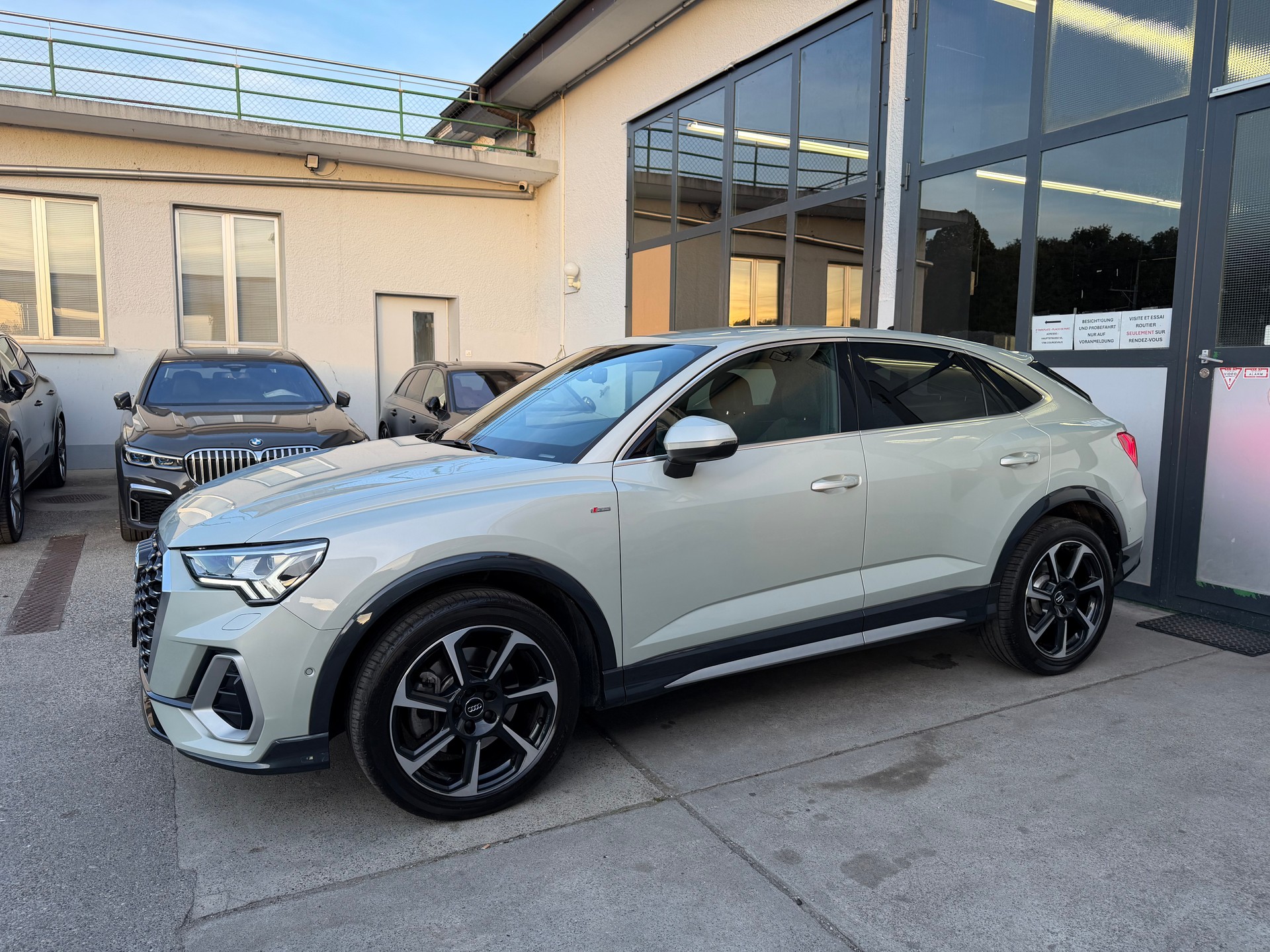 AUDI Q3 Sportback 45 TFSI S line quattro S-tronic-image-7