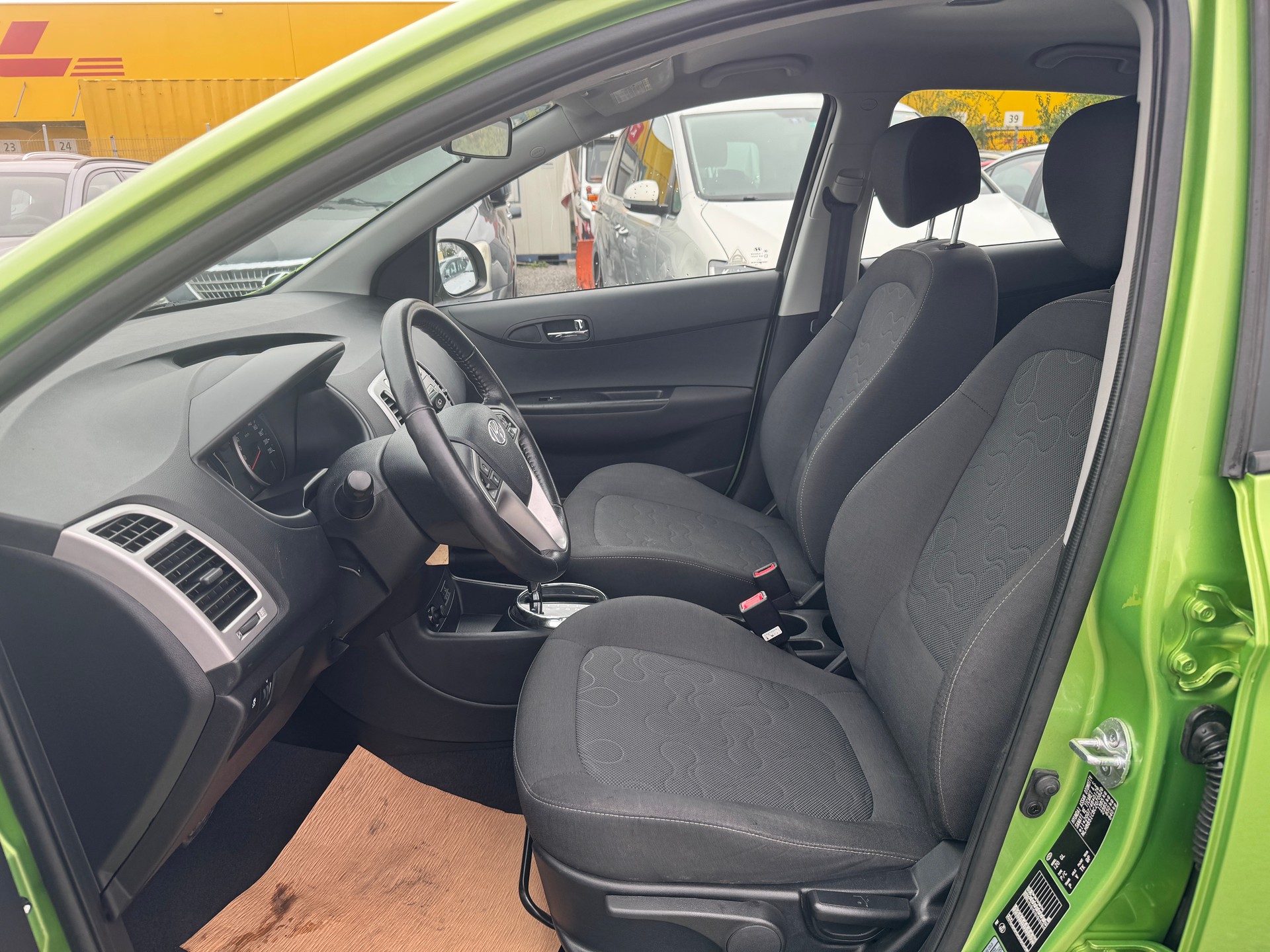 HYUNDAI i20 1.4 Style Automatic-image-8