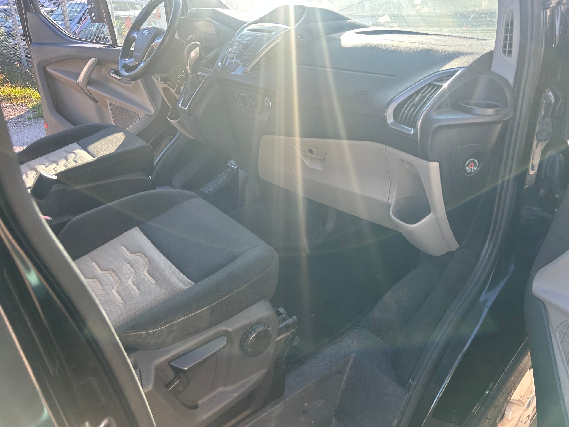 FORD Tourneo Custom 310 L1H1 Titanium SelectShift A-image-6