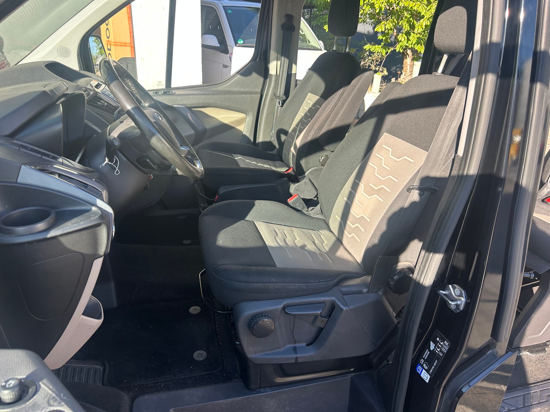 FORD Tourneo Custom 310 L1H1 Titanium SelectShift A-image-5