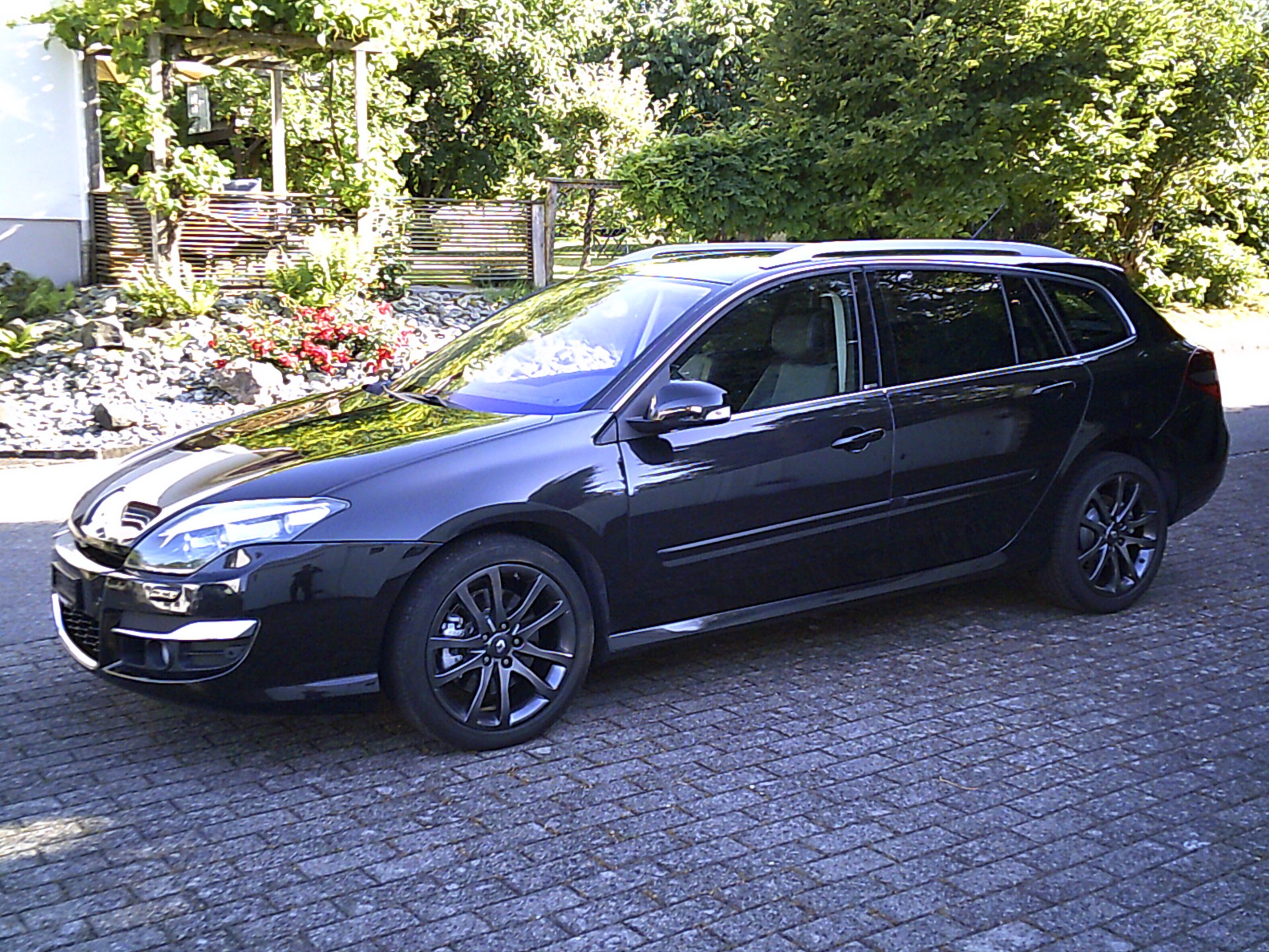 RENAULT Laguna Grandtour 2.0 dCi Initiale Automatic-image-5
