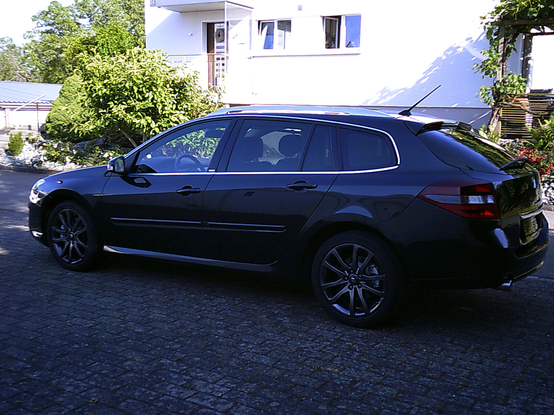 RENAULT Laguna Grandtour 2.0 dCi Initiale Automatic-image-4