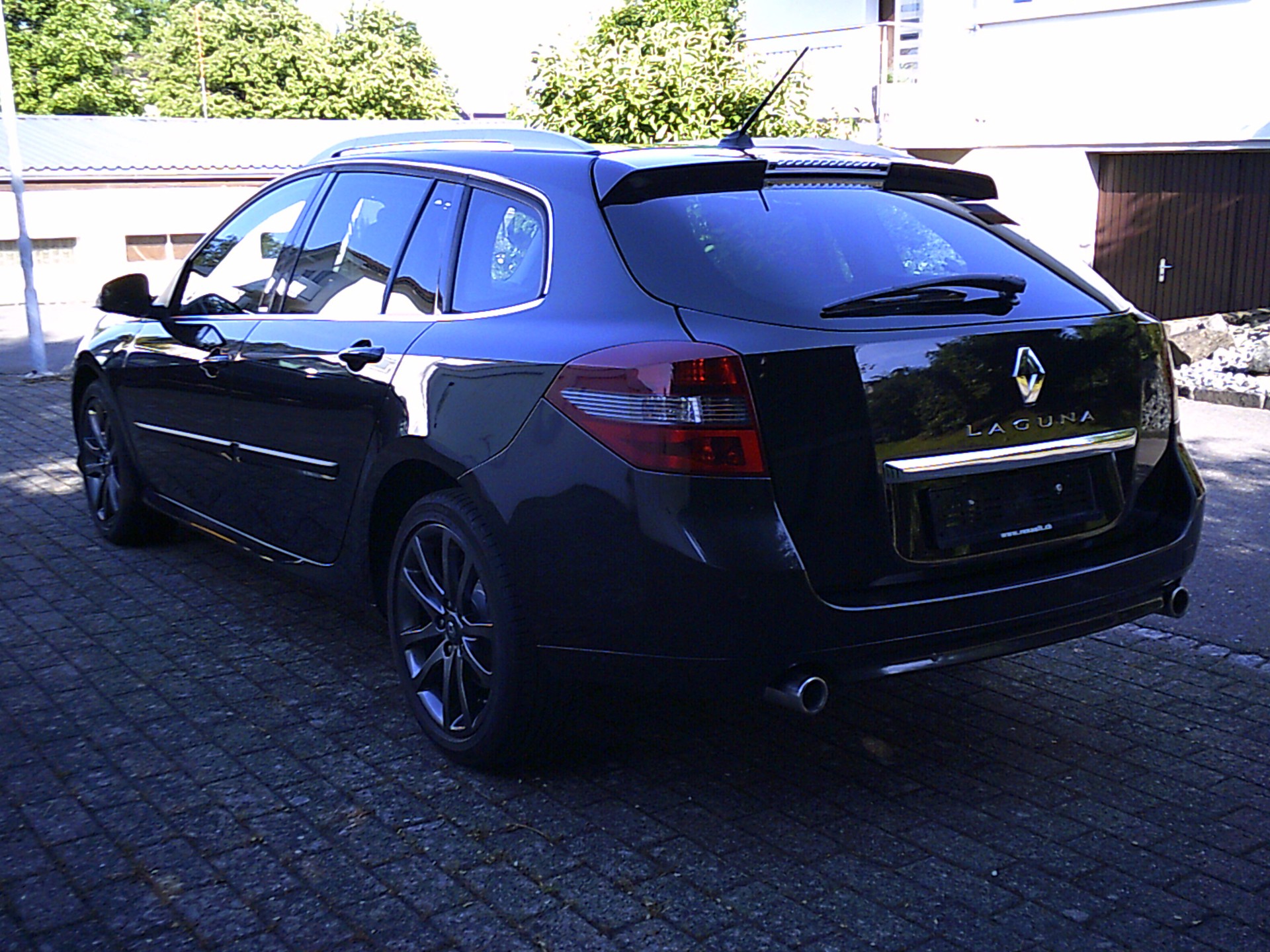 RENAULT Laguna Grandtour 2.0 dCi Initiale Automatic-image-3