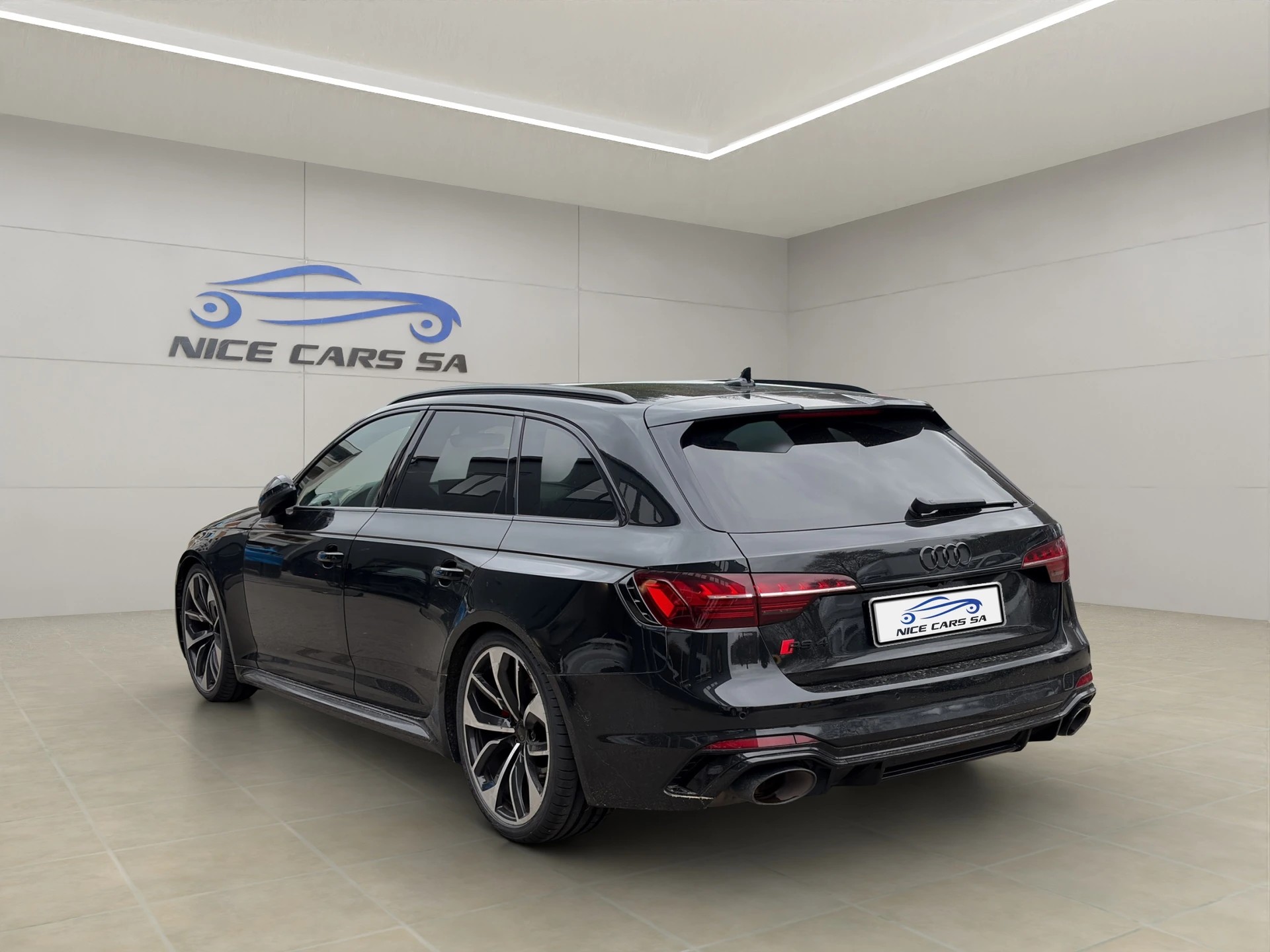 AUDI RS4 Avant quattro tiptronic-image-8