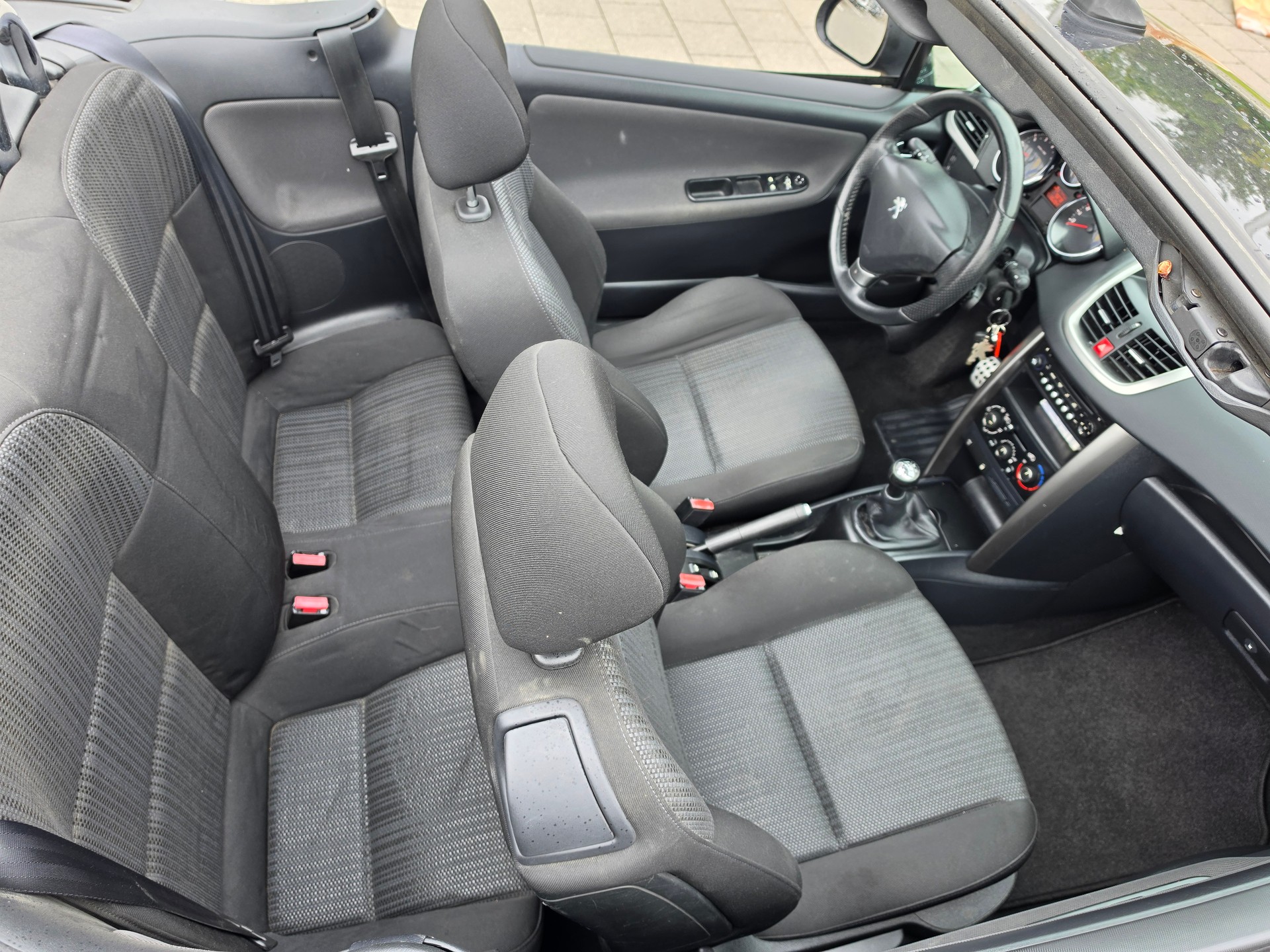 PEUGEOT 207 CC 1.6 16V Allure-image-12