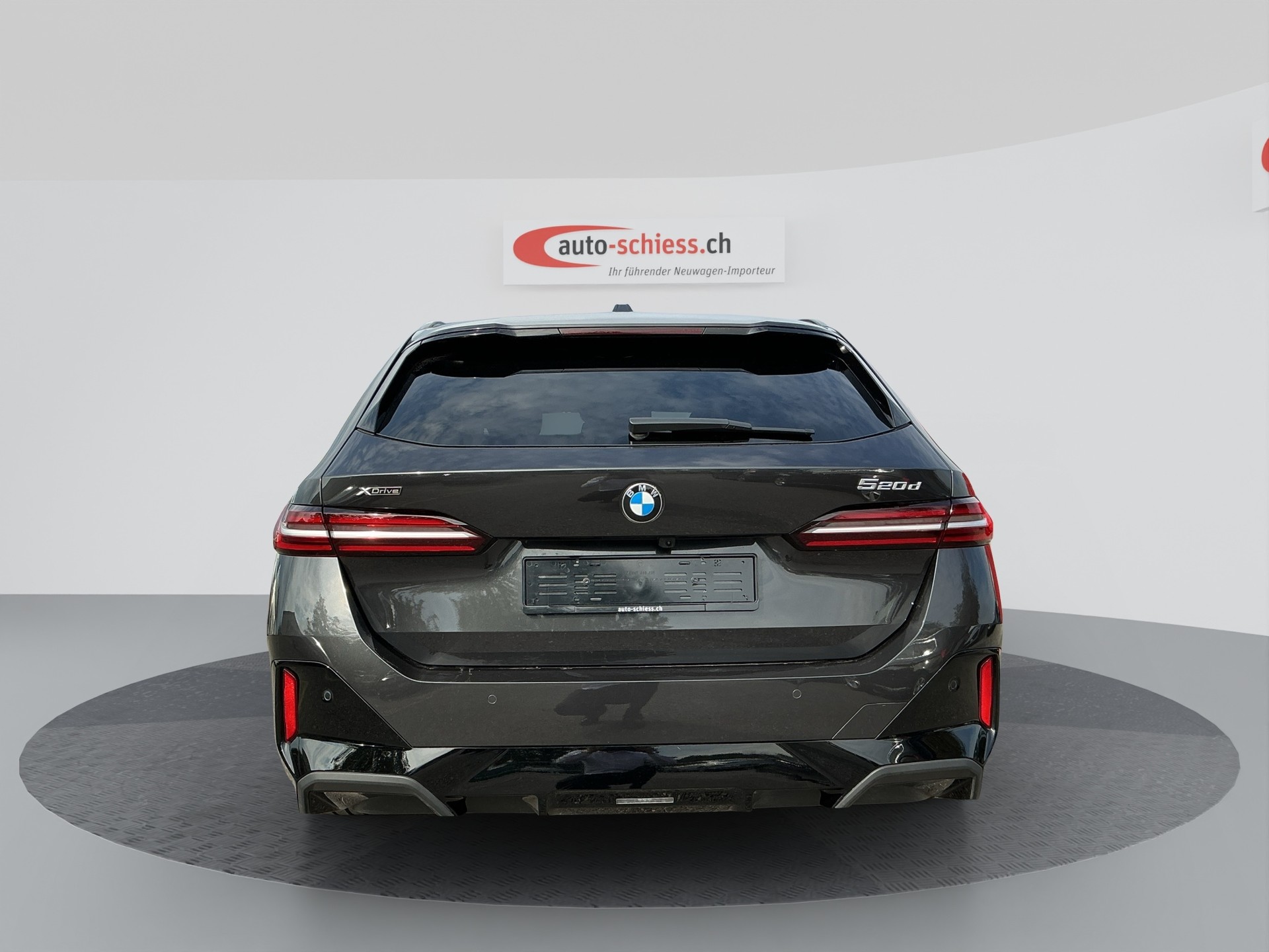 BMW 520d xDrive 48V Touring M Sport Steptronic-image-3
