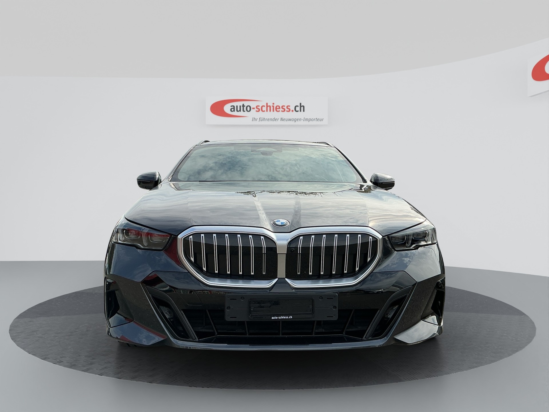 BMW 520d xDrive 48V Touring M Sport Steptronic-image-1