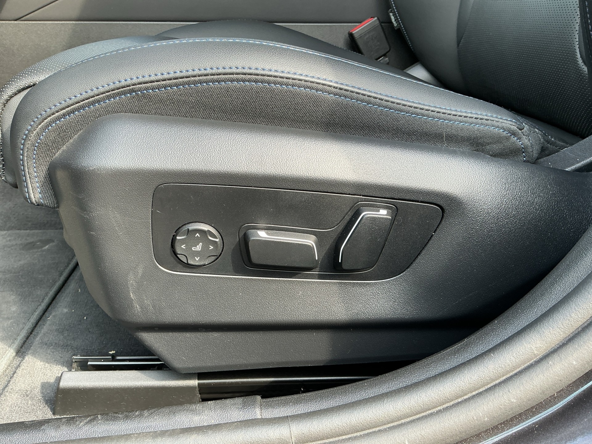 BMW 520d xDrive 48V Touring M Sport Steptronic-image-7