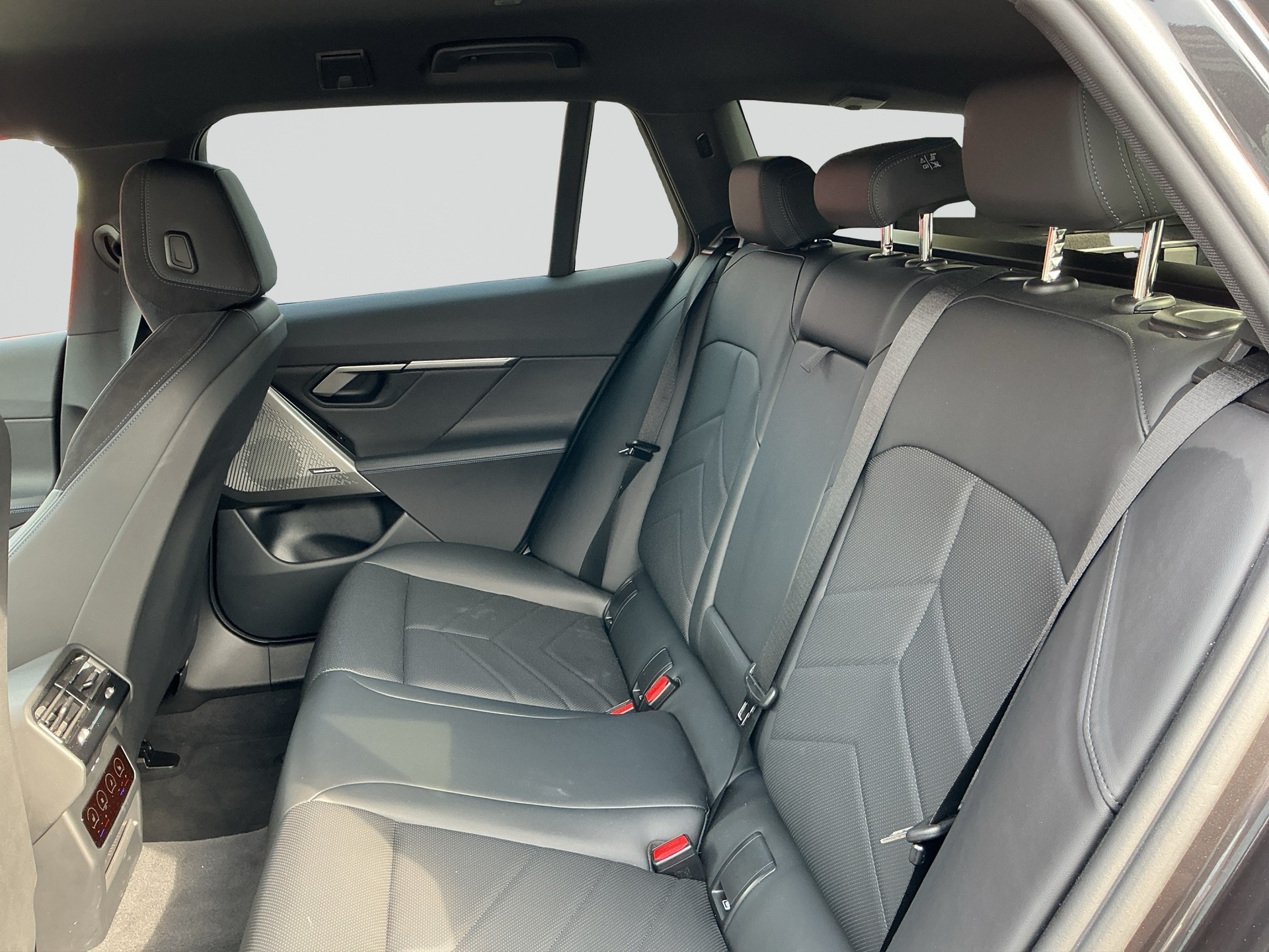 BMW 520d xDrive 48V Touring M Sport Steptronic-image-9
