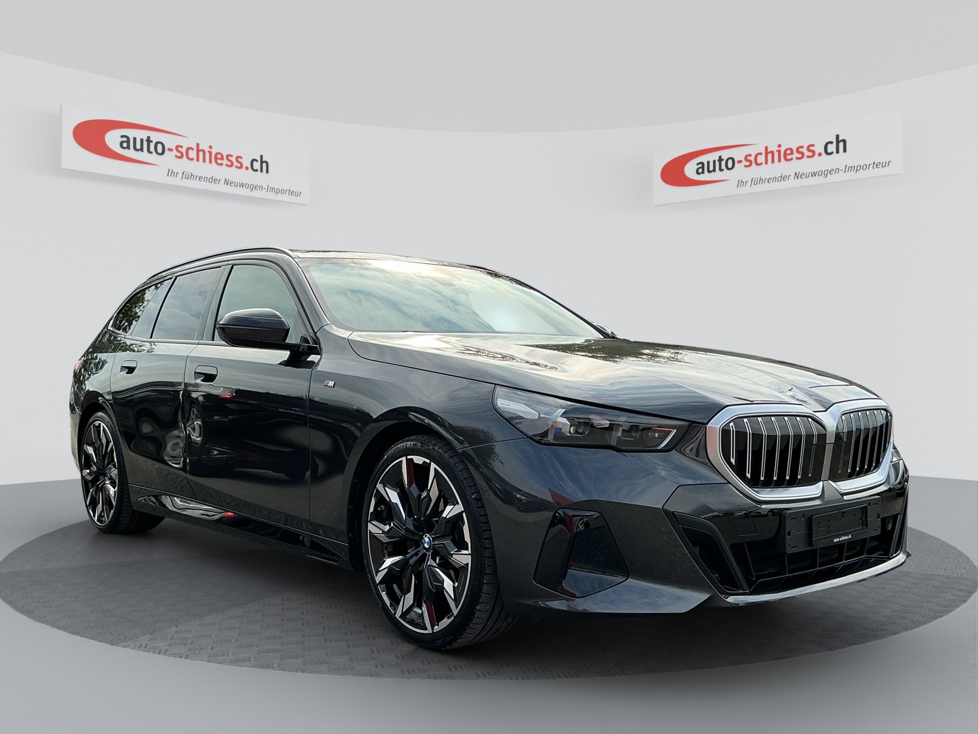 BMW 520d xDrive 48V Touring M Sport Steptronic-image-0