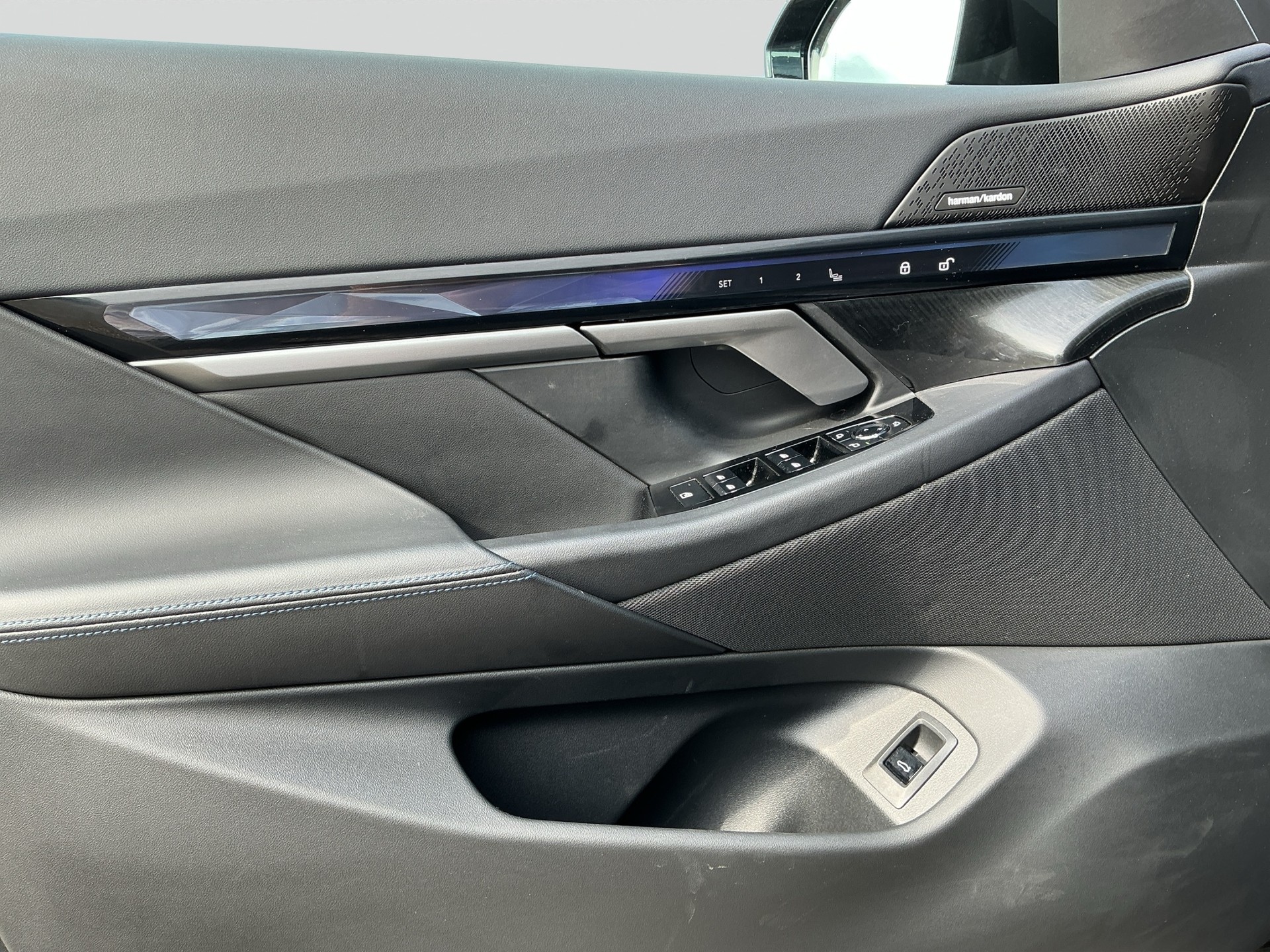 BMW 520d xDrive 48V Touring M Sport Steptronic-image-8