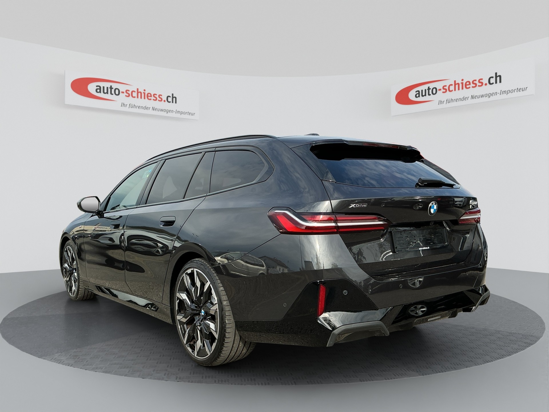 BMW 520d xDrive 48V Touring M Sport Steptronic-image-2