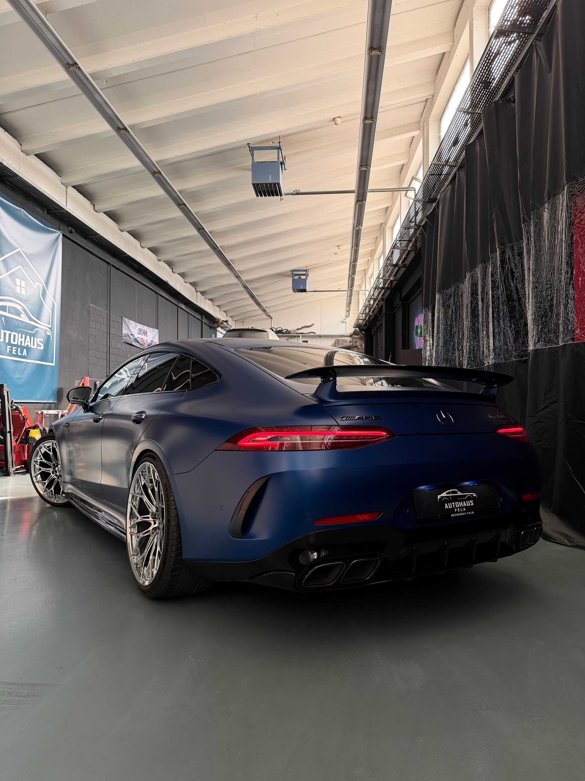 MERCEDES-BENZ AMG GT 4 63 S 4Matic+ AMG Sondermodell 2 Speedshift MCT-showroom-element-2