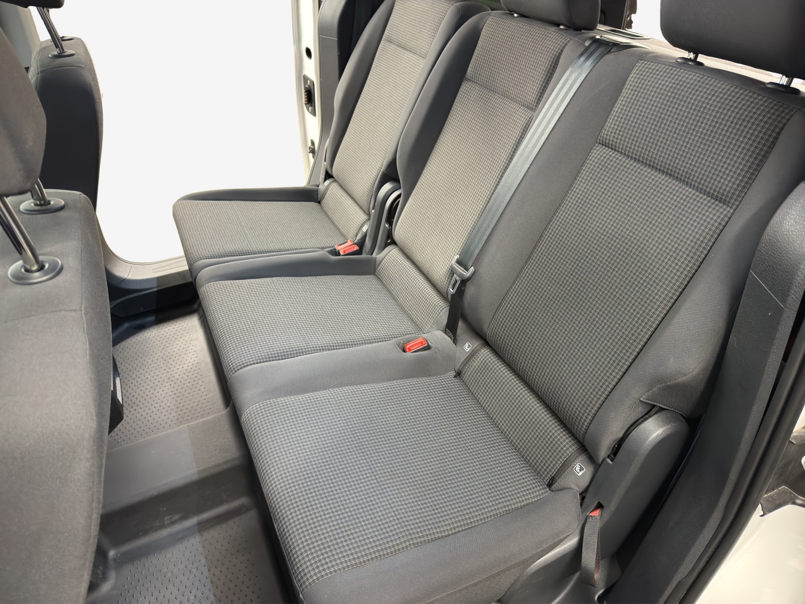 VW Caddy 2.0 TDI-image-10