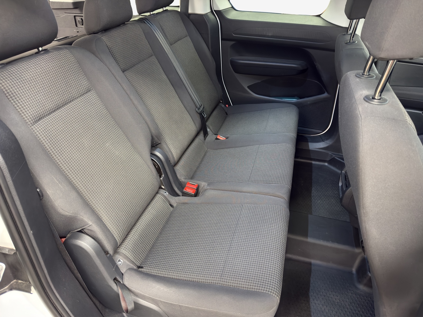 VW Caddy 2.0 TDI-image-15