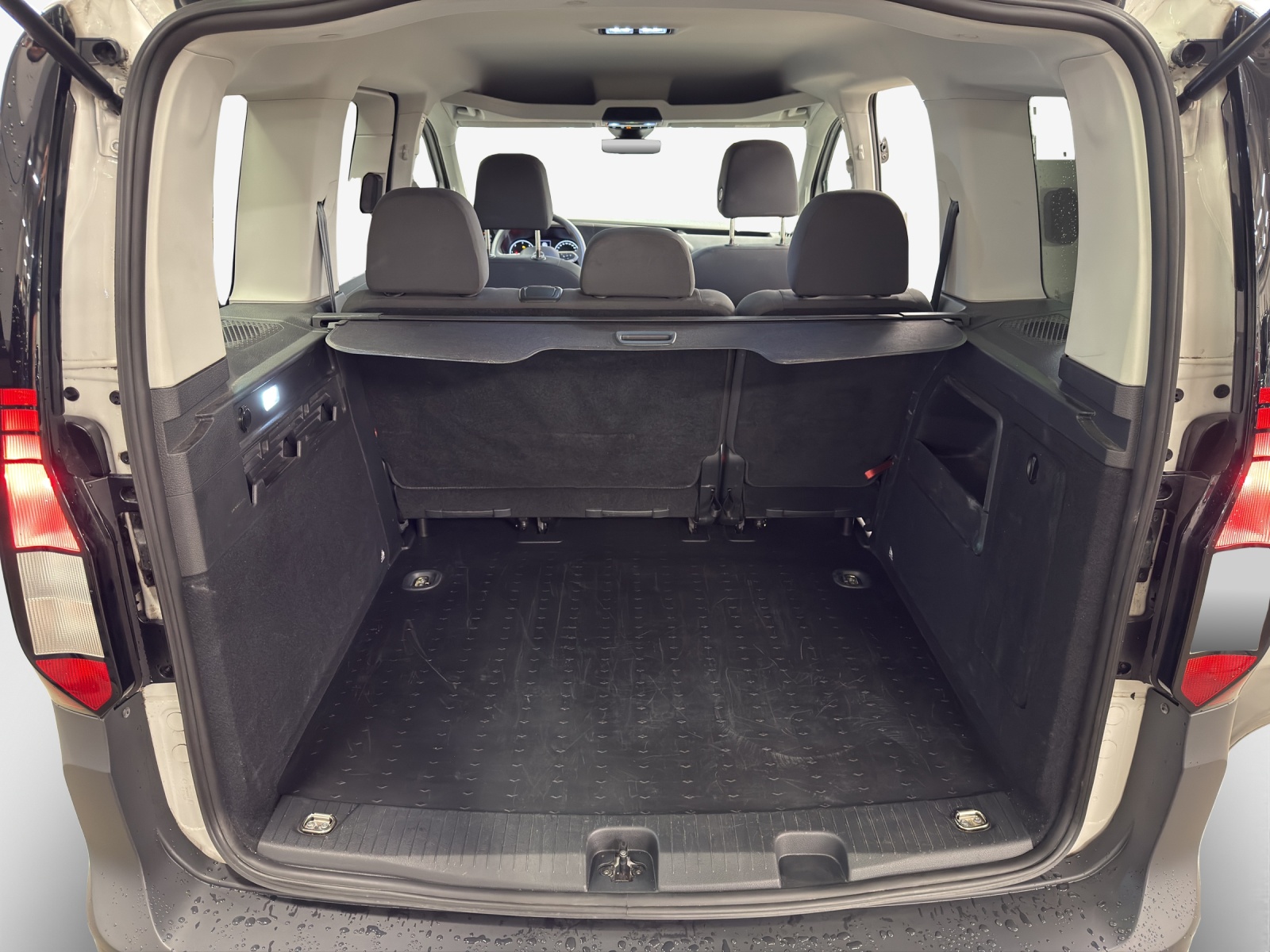 VW Caddy 2.0 TDI-image-14