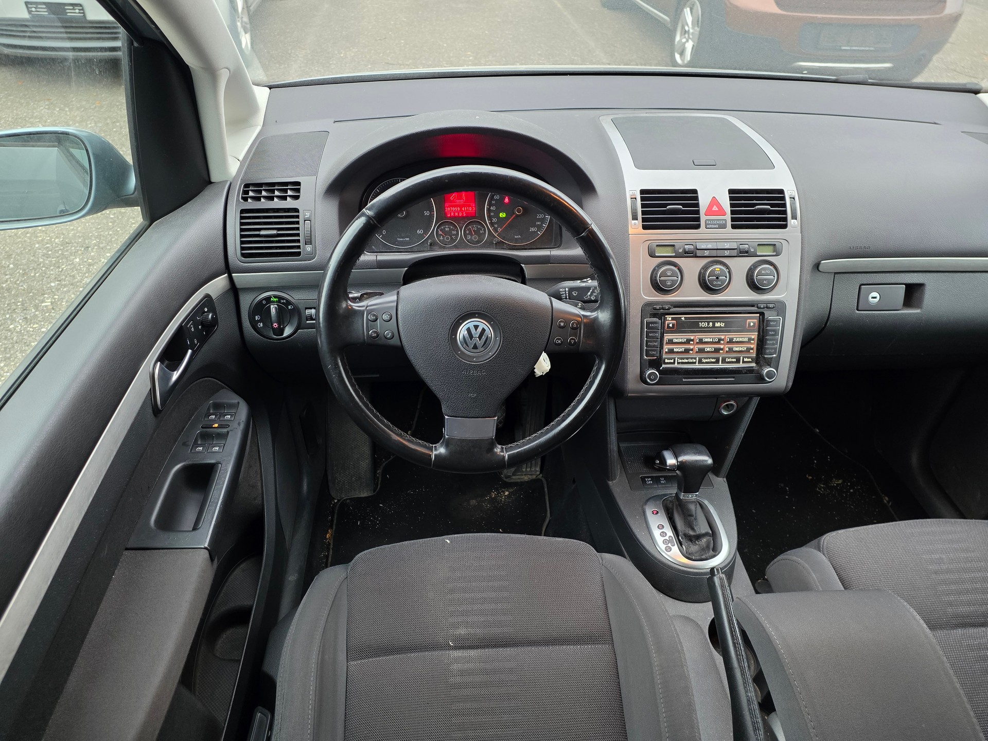VW Touran 2.0 TDI Highline-image-10
