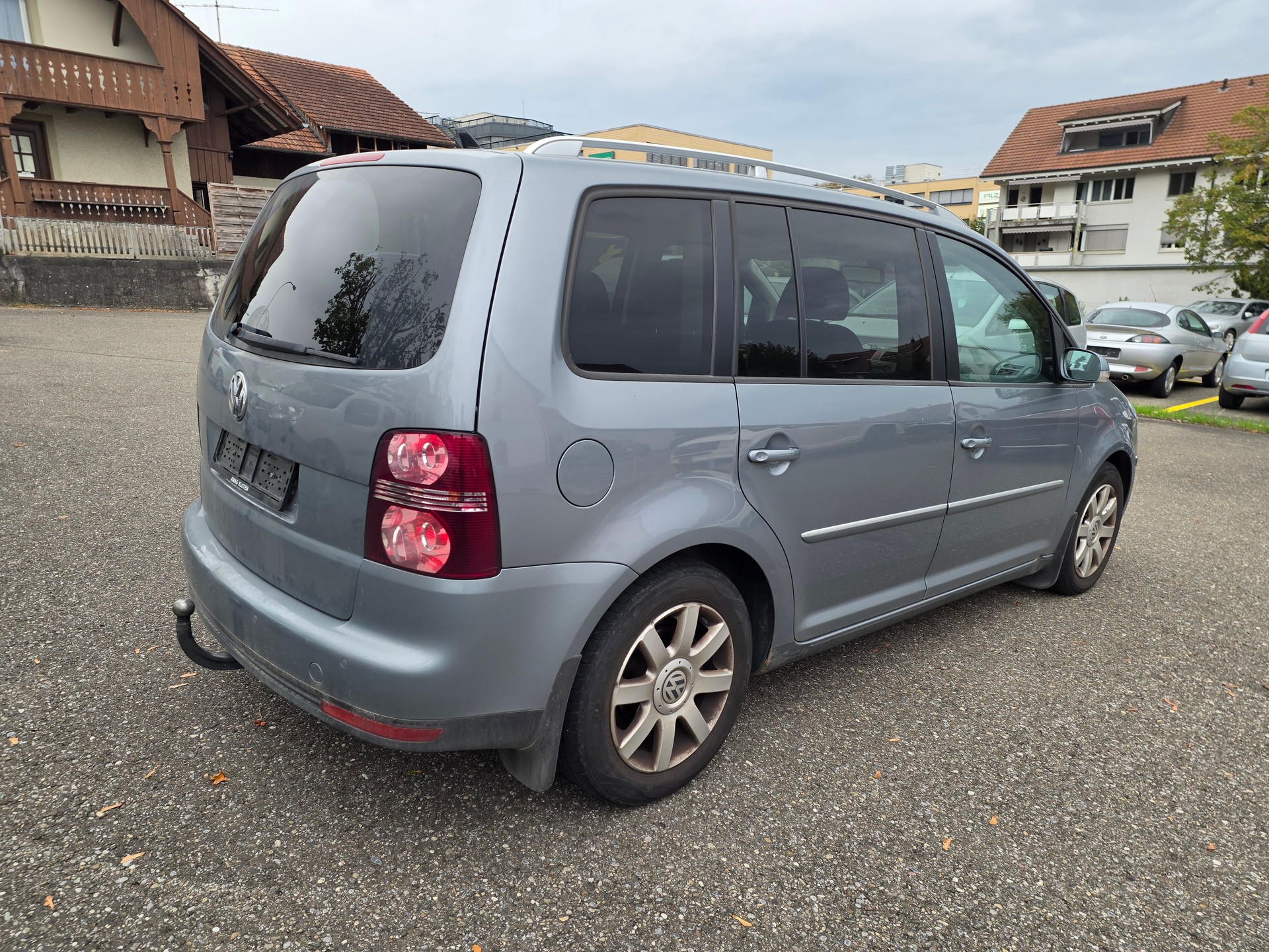 VW Touran 2.0 TDI Highline-image-4