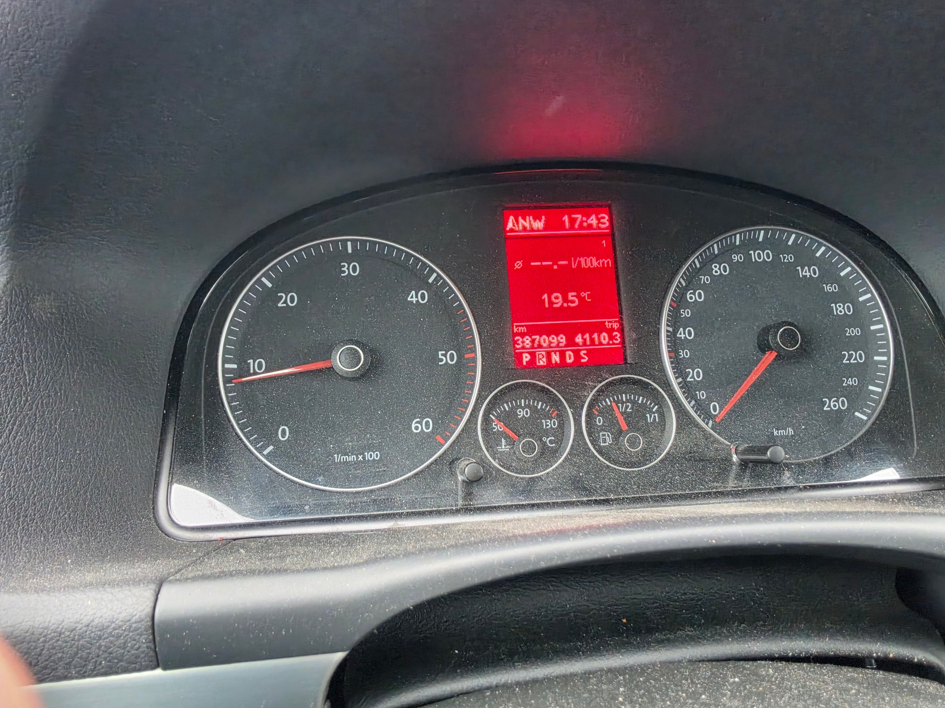 VW Touran 2.0 TDI Highline-image-11