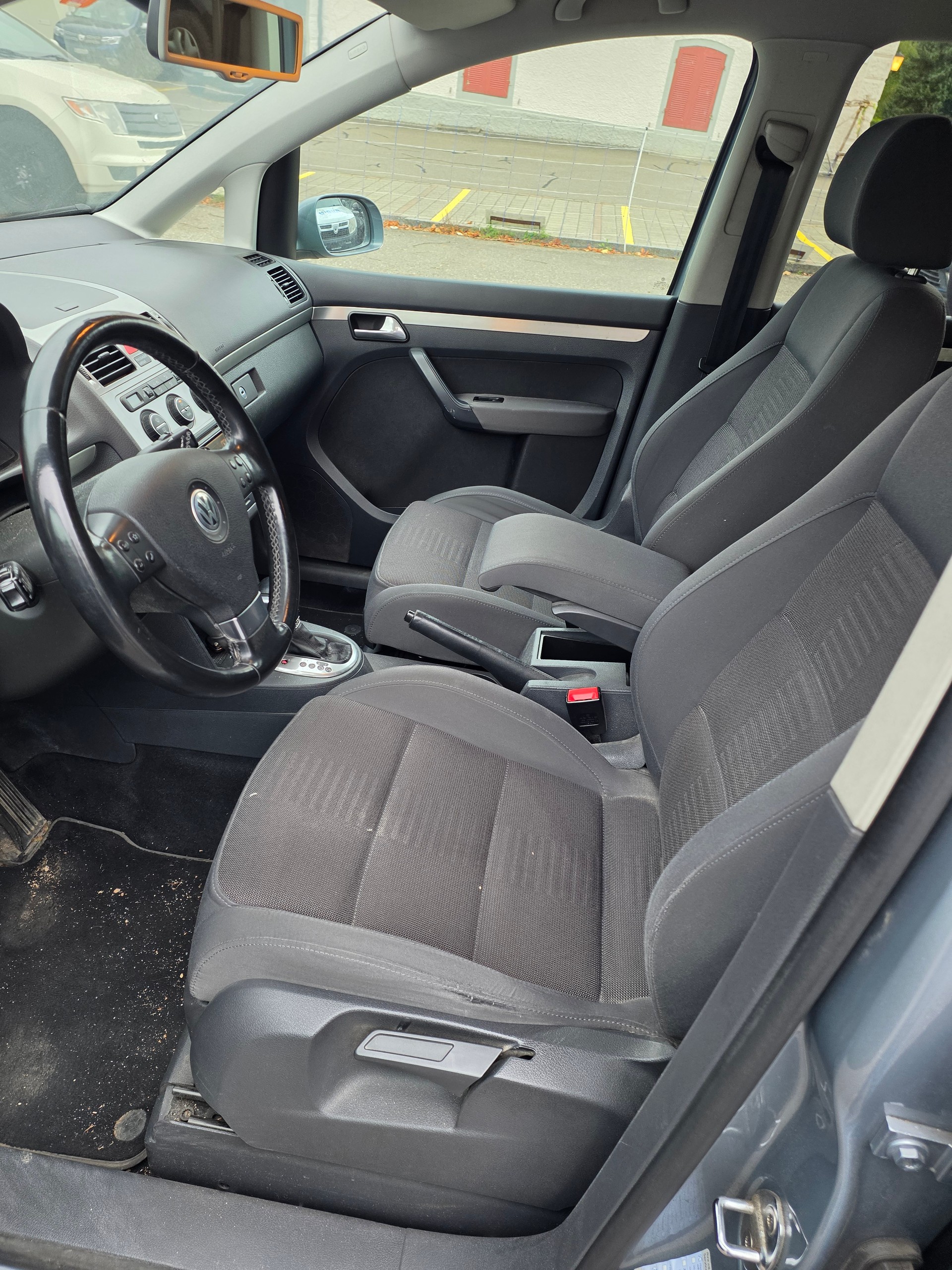 VW Touran 2.0 TDI Highline-image-9