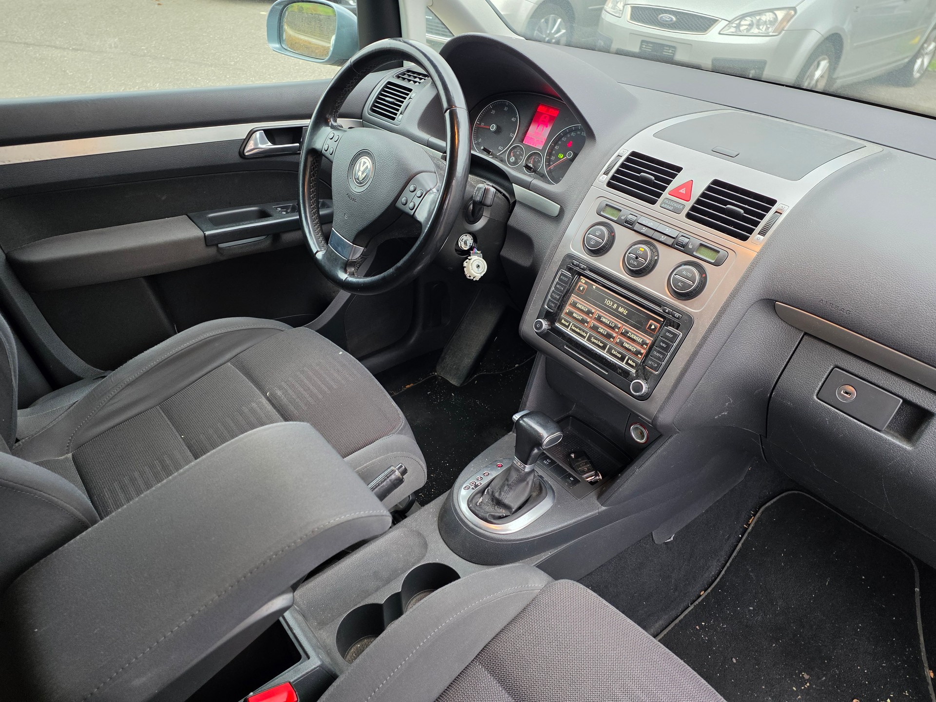 VW Touran 2.0 TDI Highline-image-7