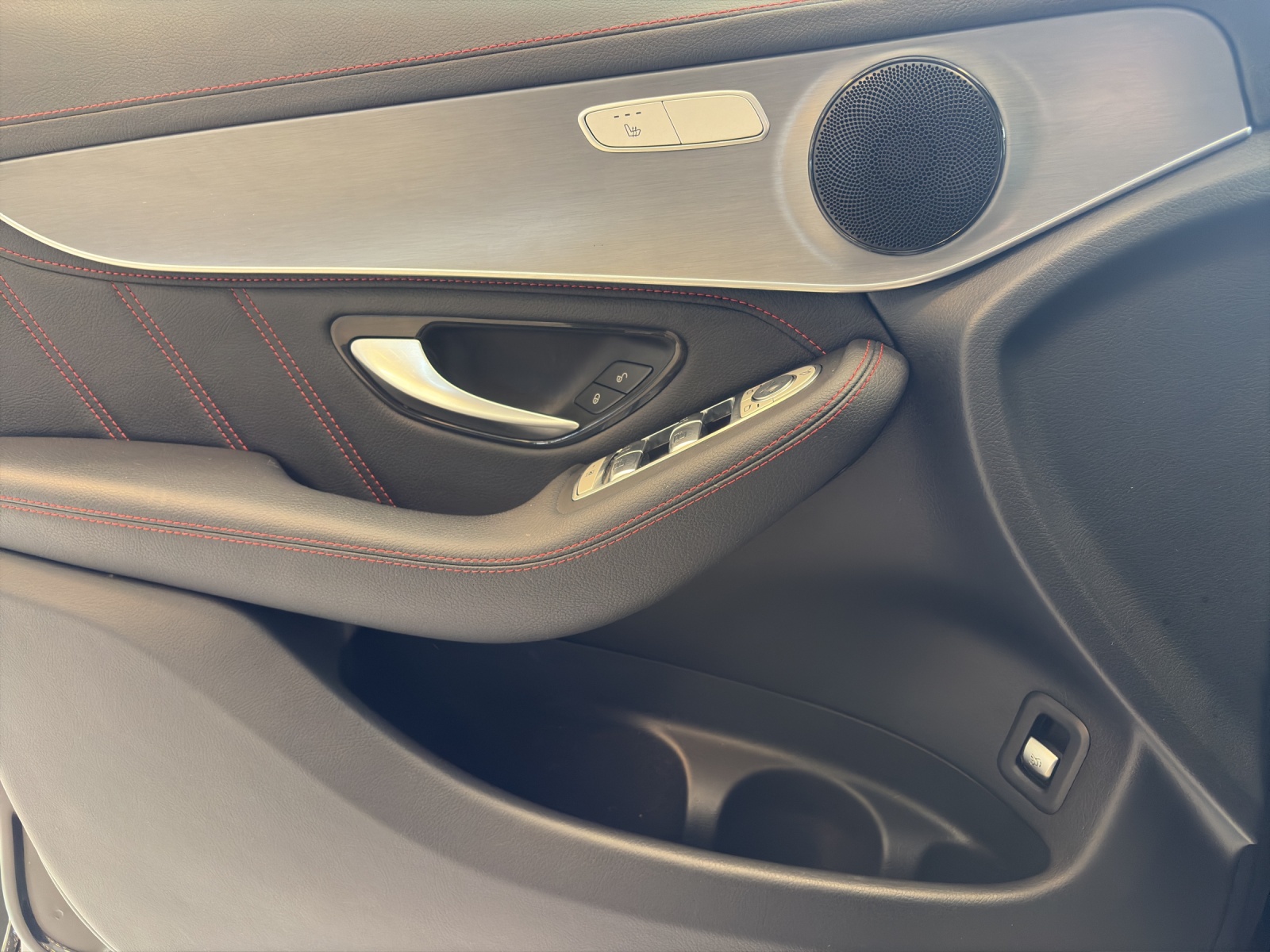 MERCEDES-BENZ GLC Coupé 200 AMG Line Plus 4Matic 9G-Tronic-image-7