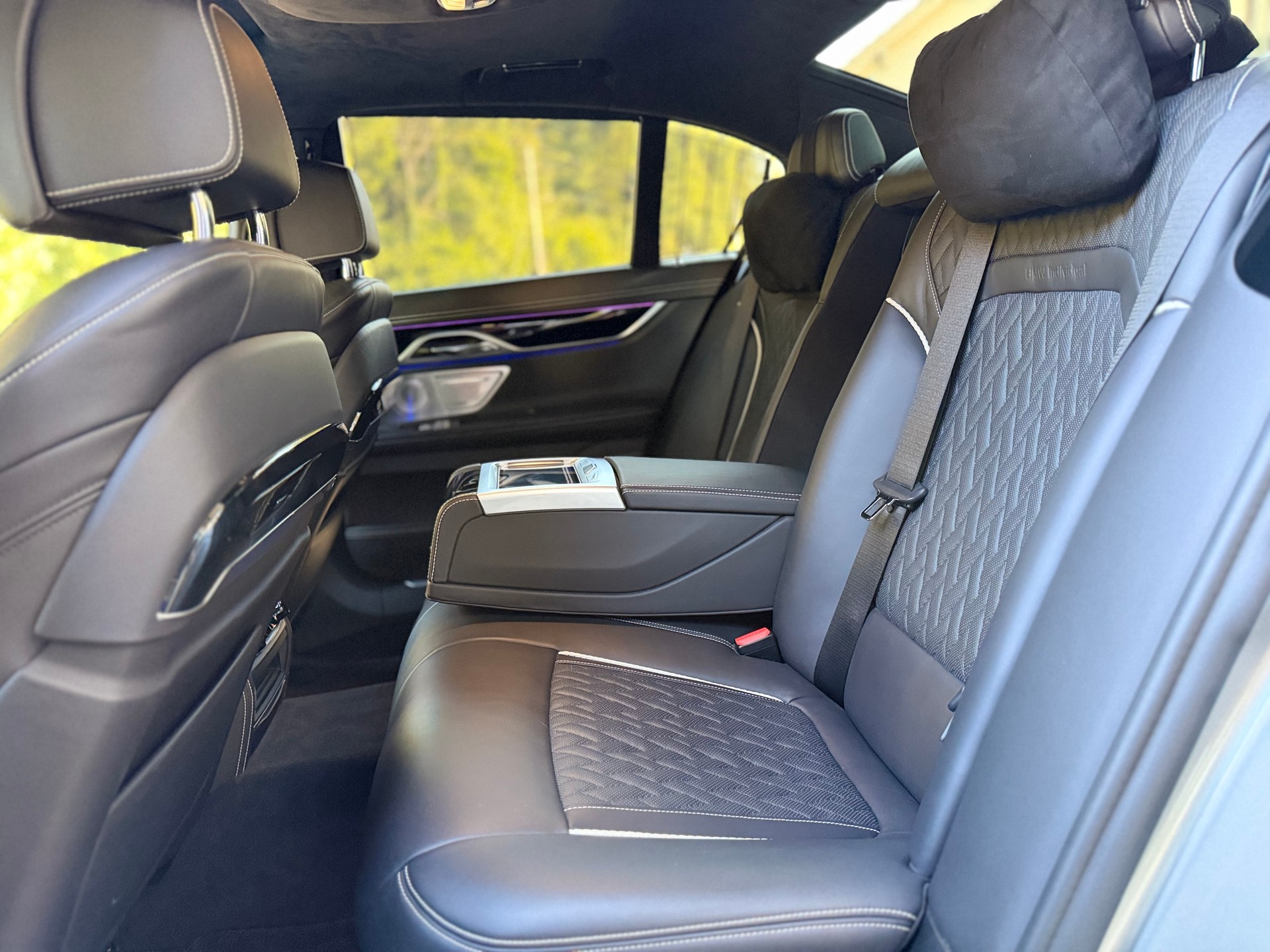BMW 750i xDrive Steptronic-image-30