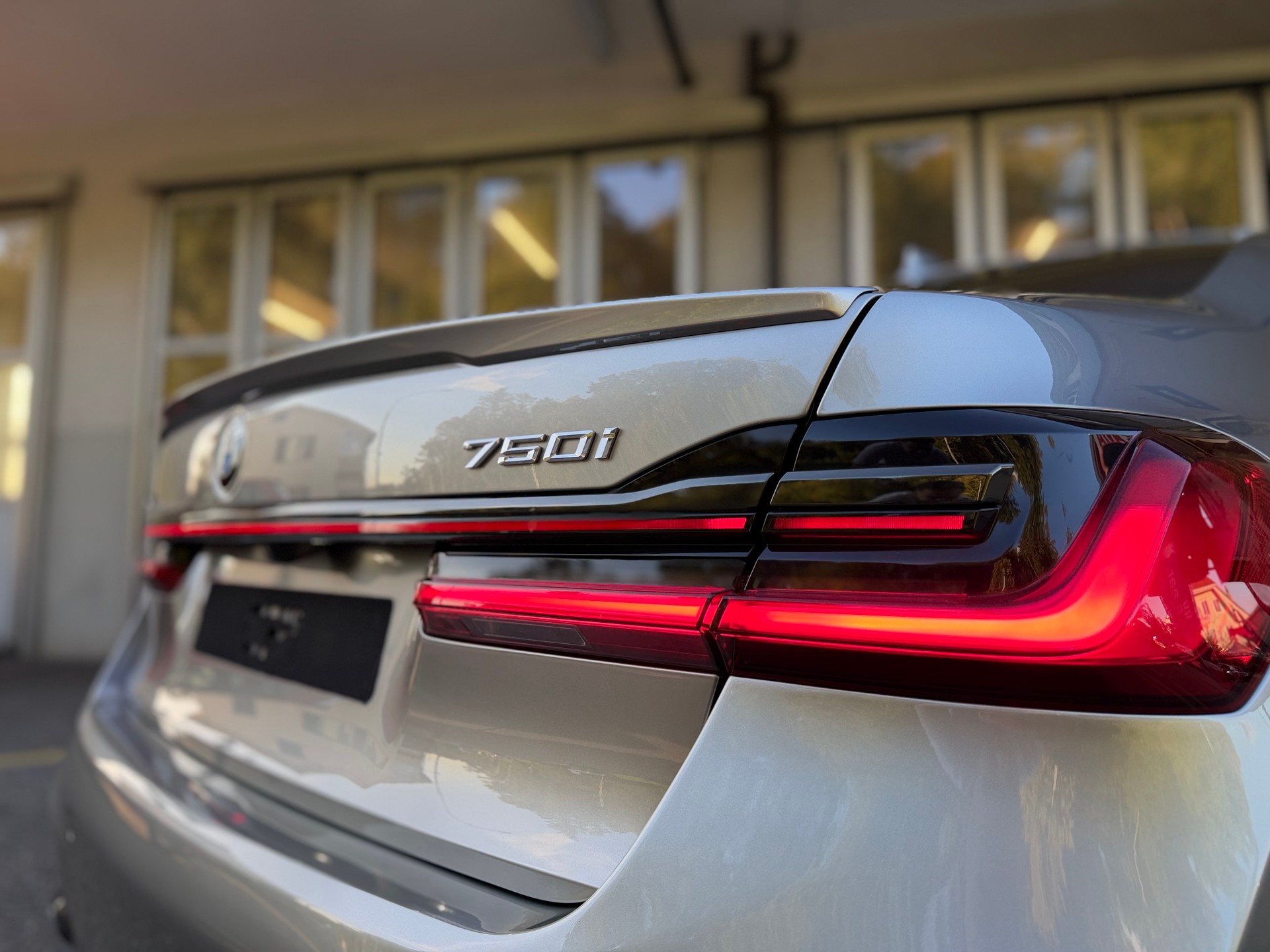 BMW 750i xDrive Steptronic-image-5
