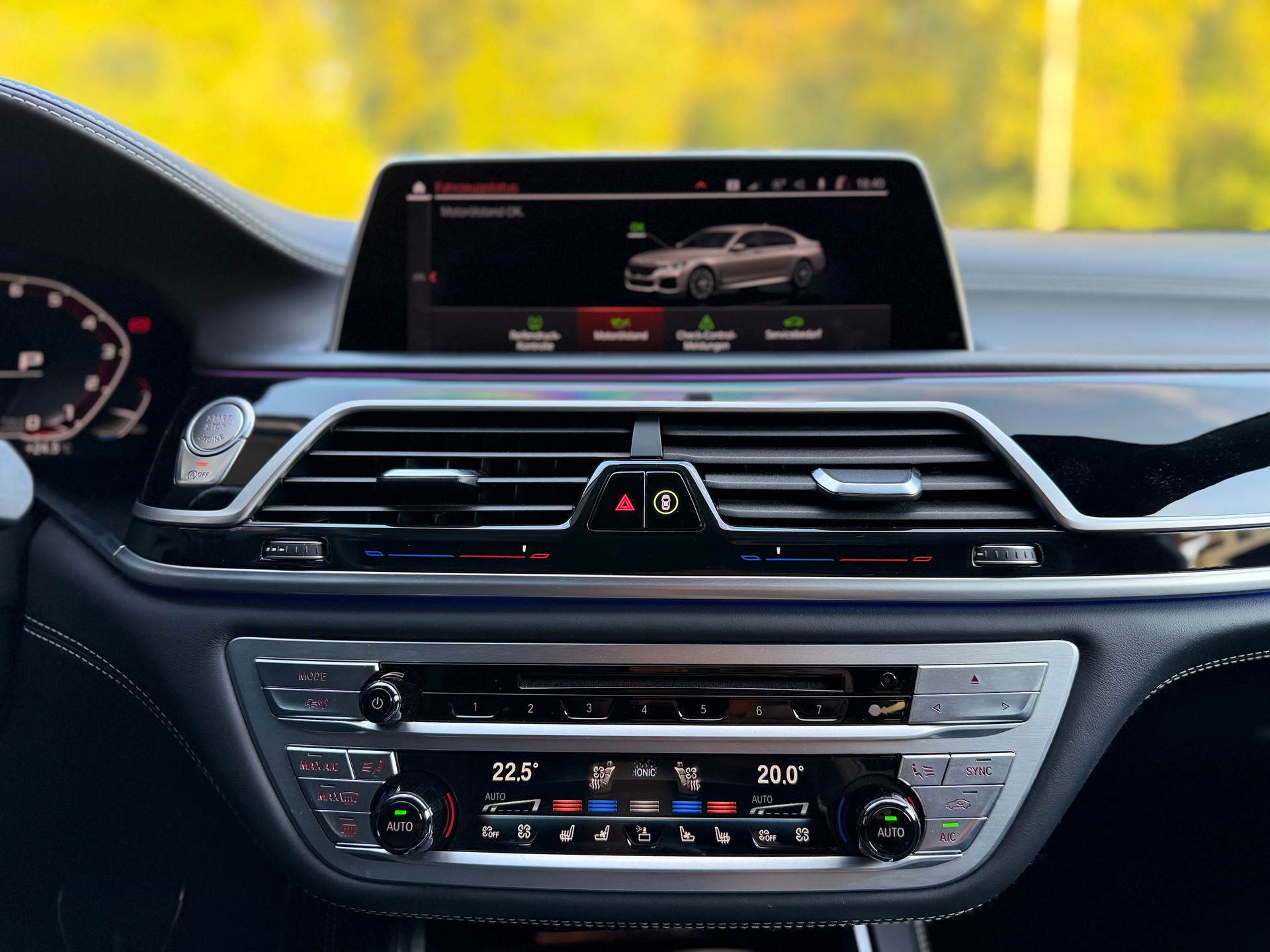 BMW 750i xDrive Steptronic-image-18
