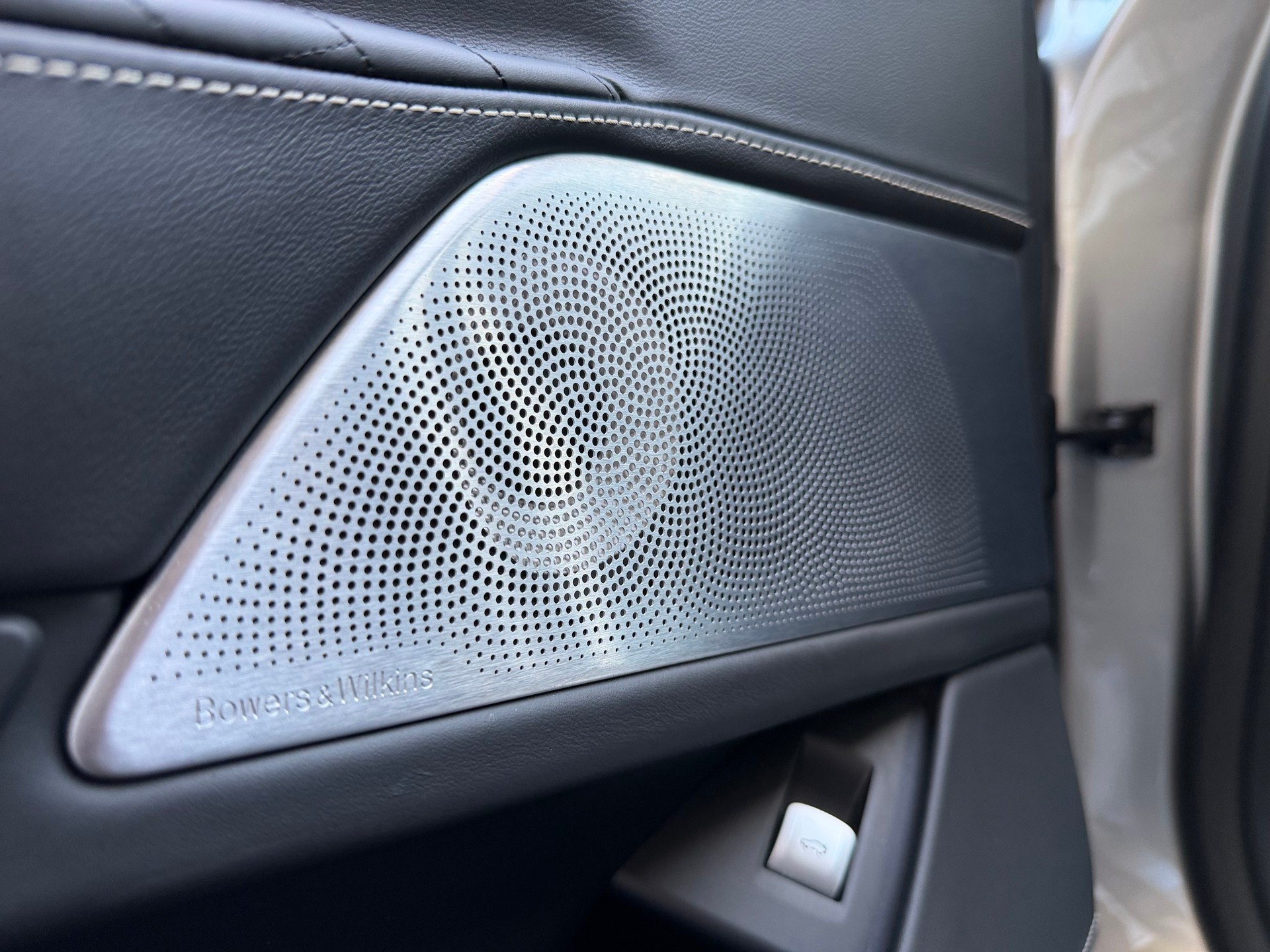BMW 750i xDrive Steptronic-image-10