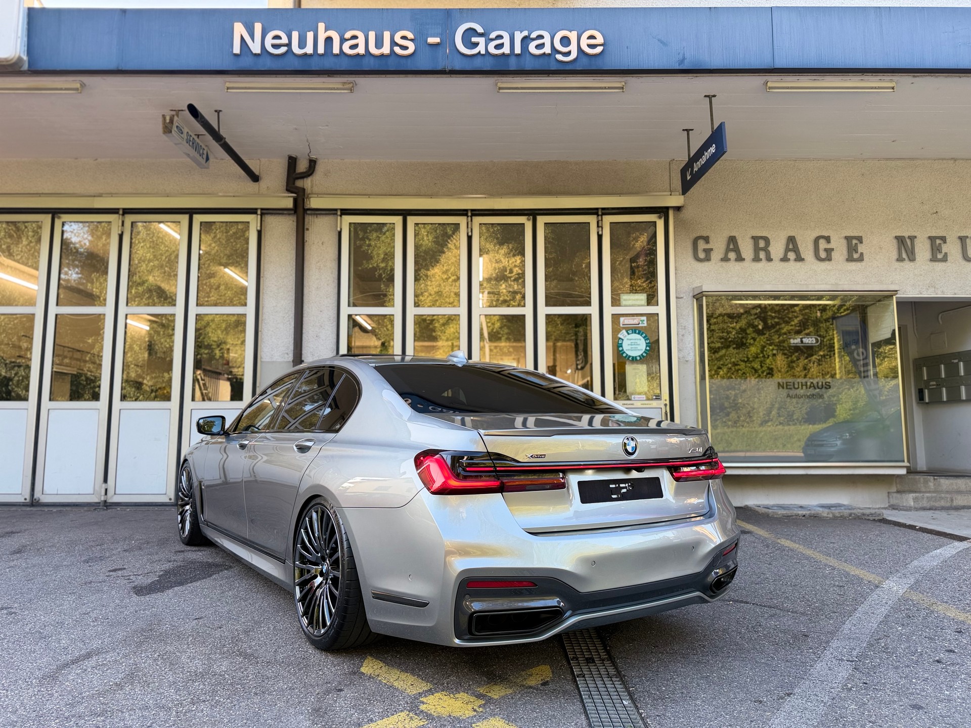 BMW 750i xDrive Steptronic-image-3