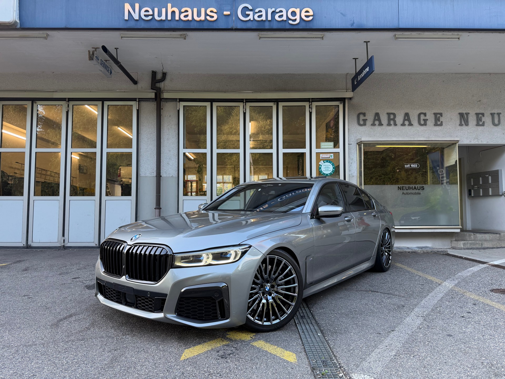 BMW 750i xDrive Steptronic-image-1
