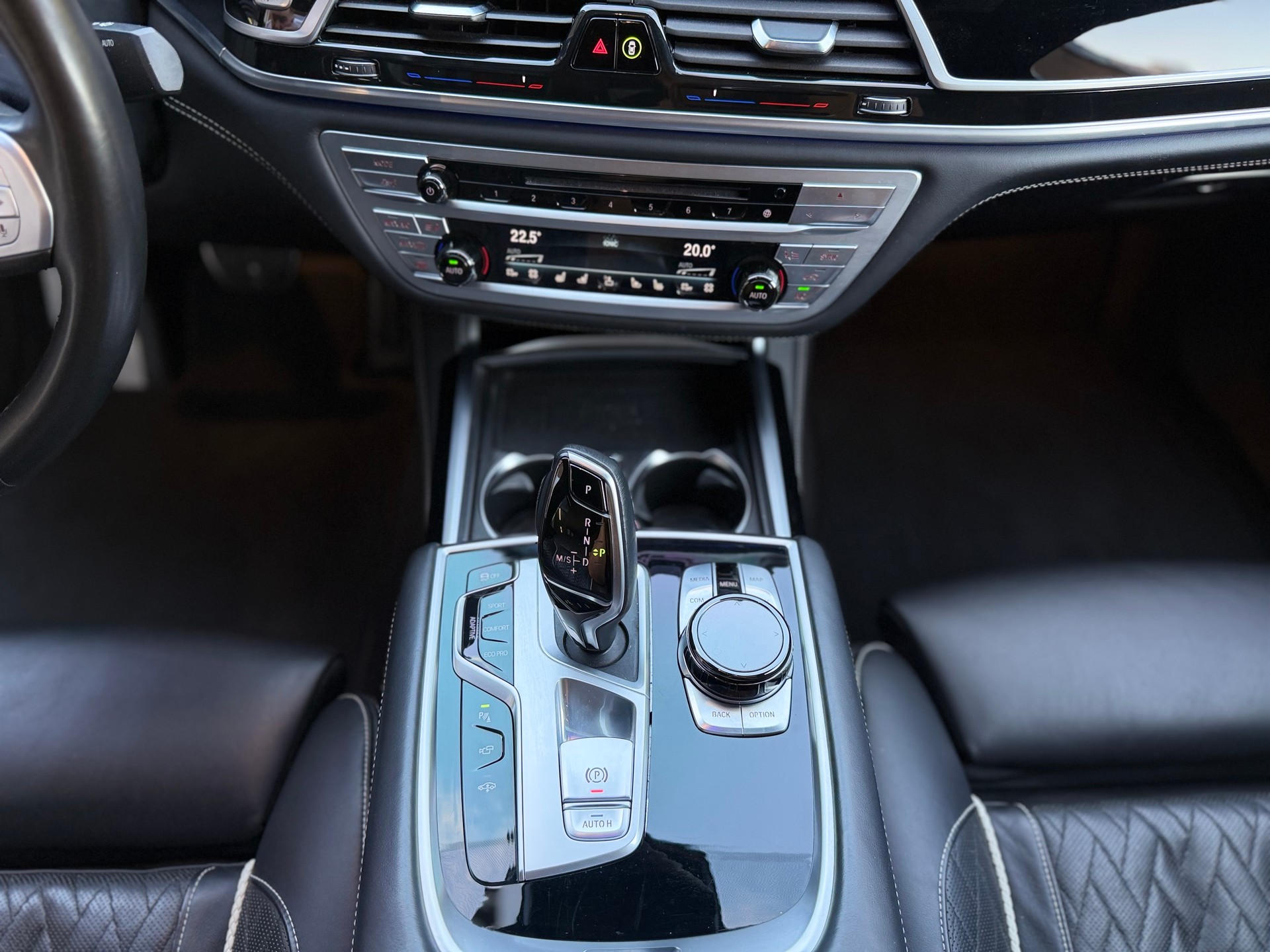 BMW 750i xDrive Steptronic-image-28
